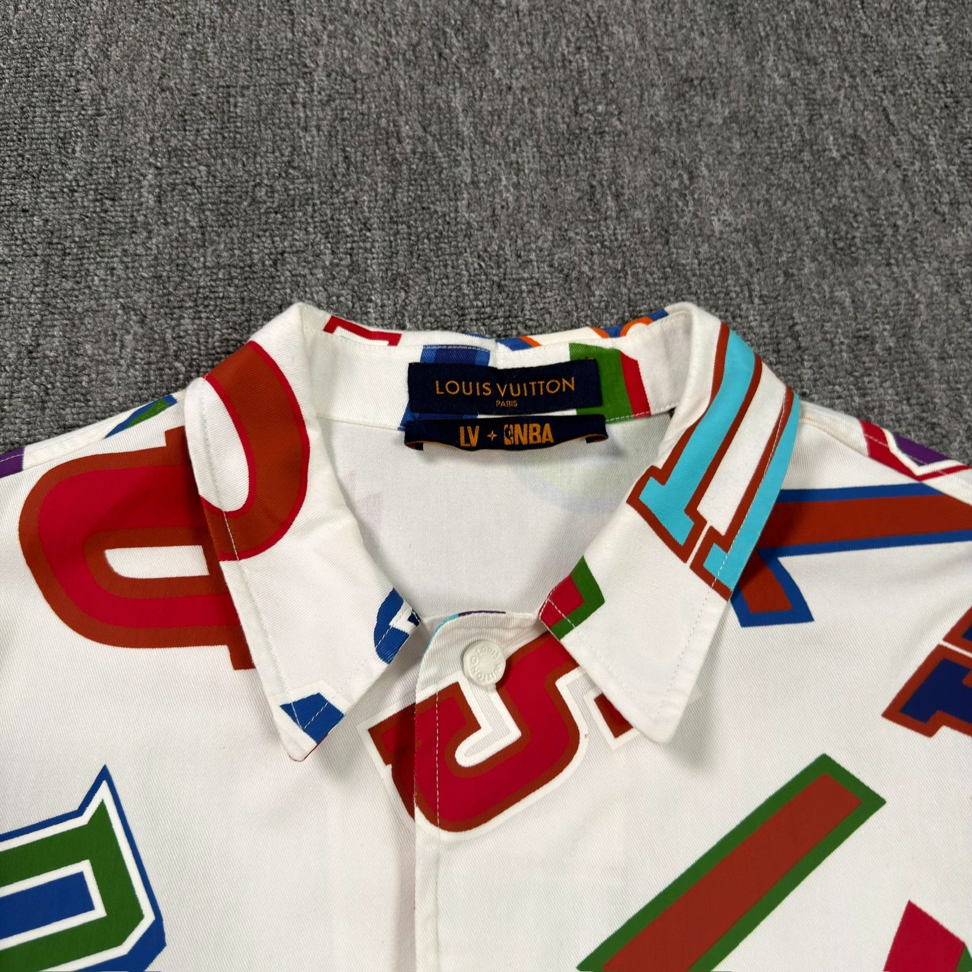 Louis Vuitton Louis Vuitton x NBA Multi Letter Print Shirt M Size US M / EU 48-50 / 2 - 4 Thumbnail