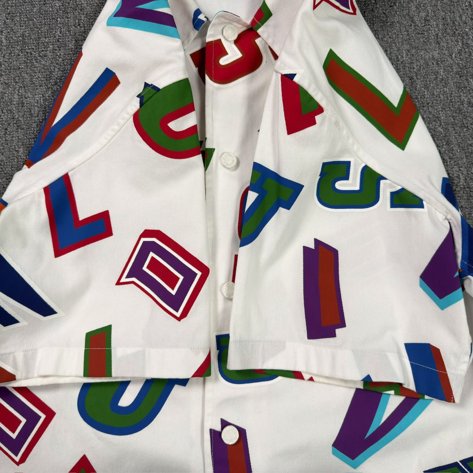 Louis Vuitton Louis Vuitton x NBA Multi Letter Print Shirt M Size US M / EU 48-50 / 2 - 6 Thumbnail