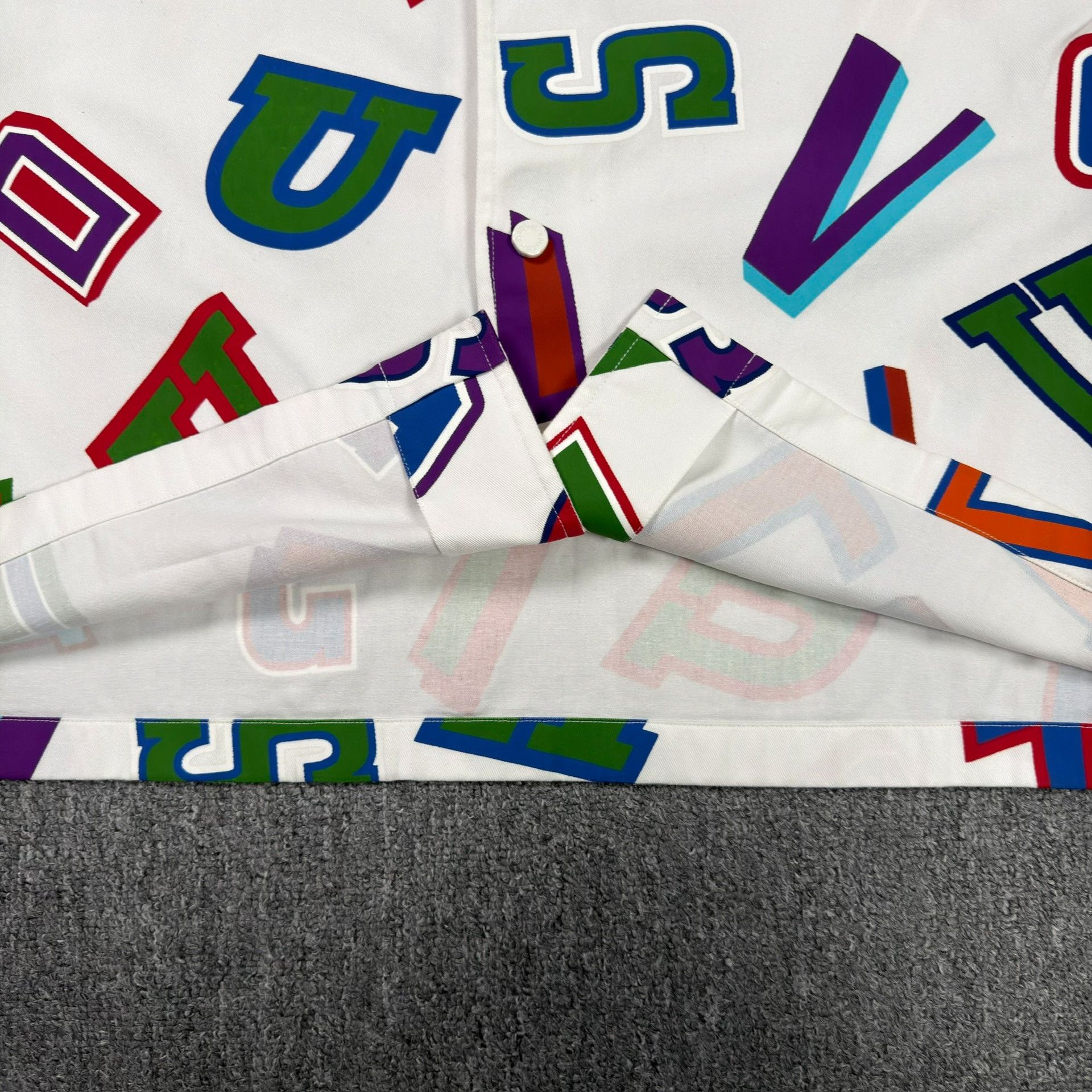Louis Vuitton Louis Vuitton x NBA Multi Letter Print Shirt M Size US M / EU 48-50 / 2 - 5 Thumbnail