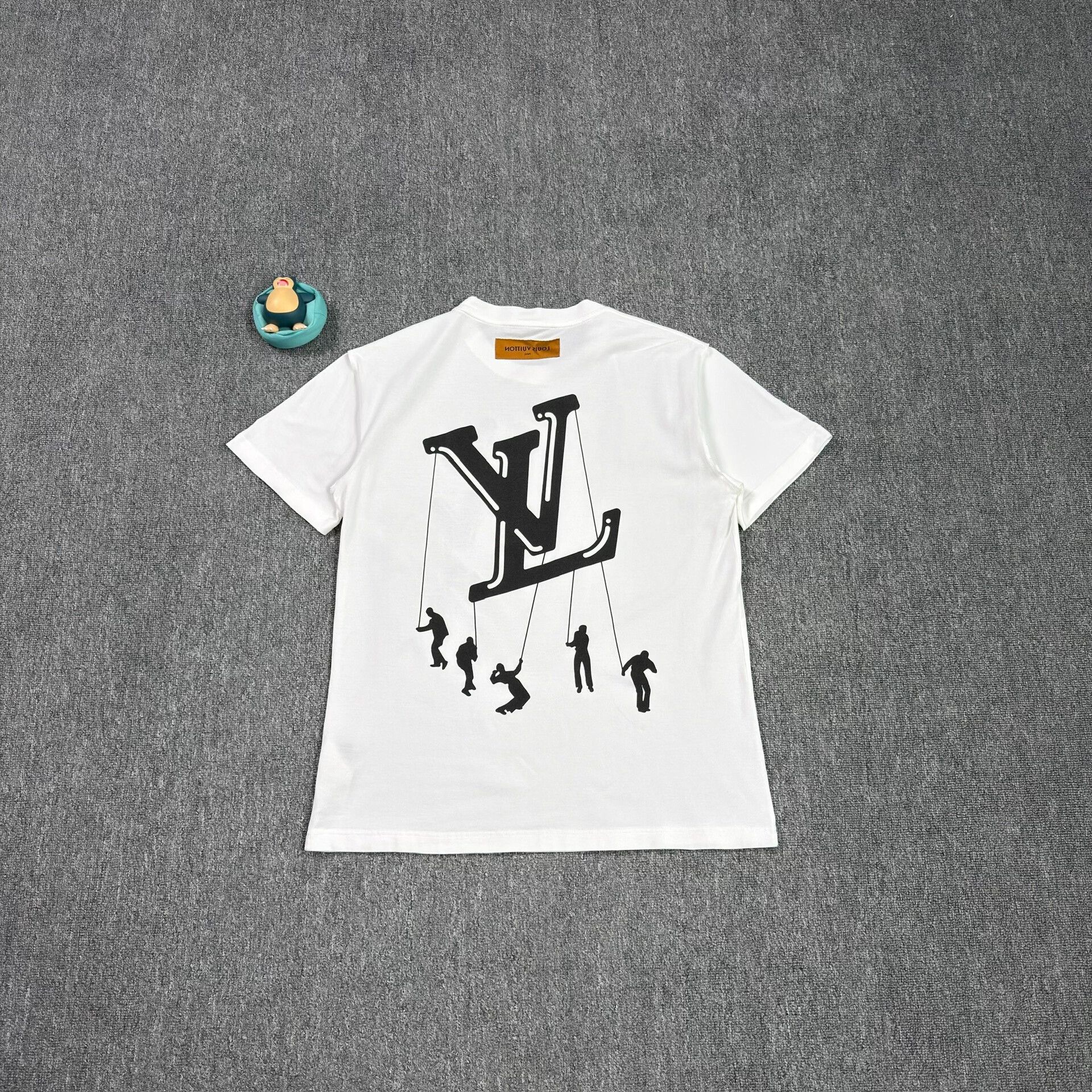 Louis Vuitton Louis Vuitton Parachute Graphic T-Shirt L Size US L / EU 52-54 / 3 - 3 Thumbnail