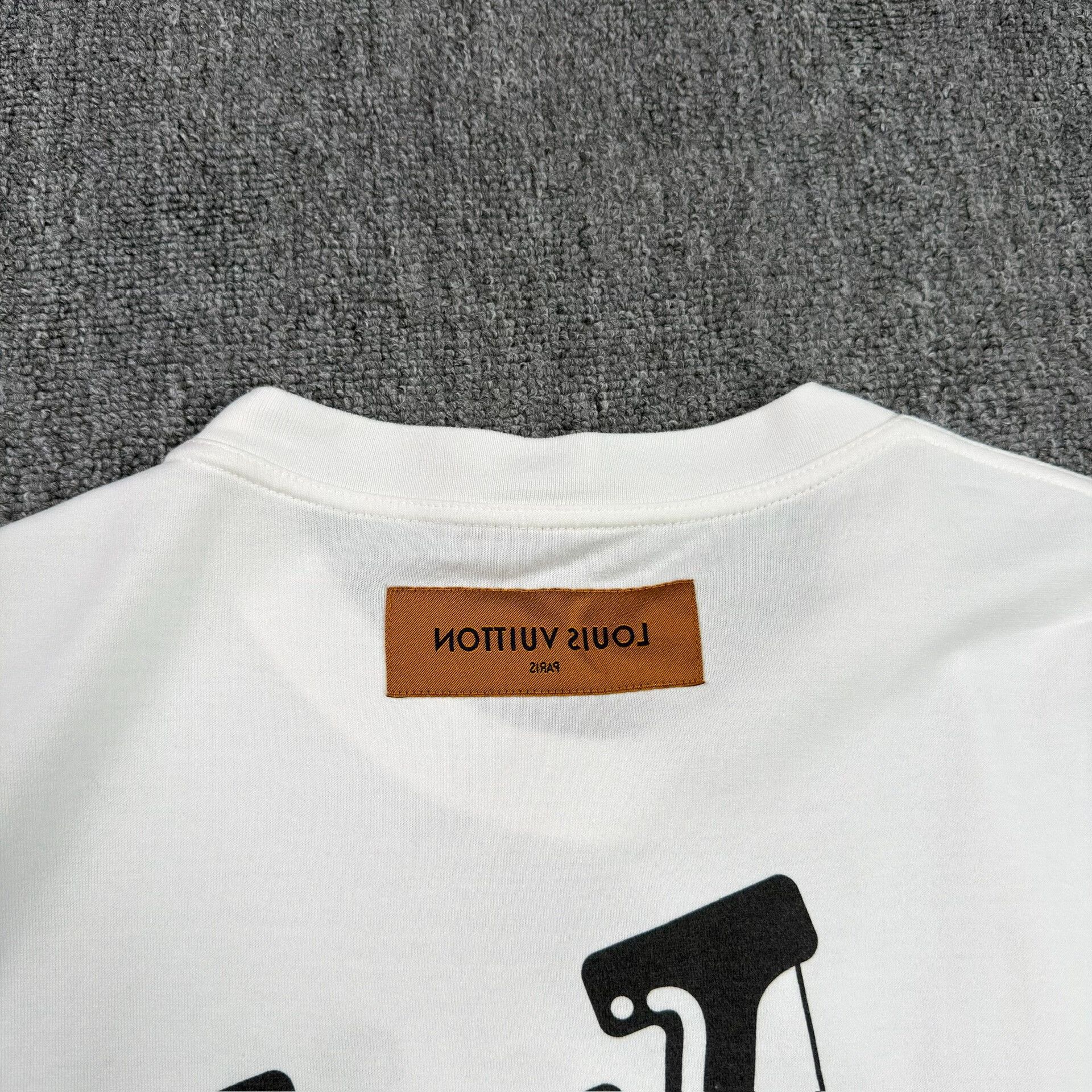 Louis Vuitton Louis Vuitton Parachute Graphic T-Shirt L Size US L / EU 52-54 / 3 - 9 Thumbnail