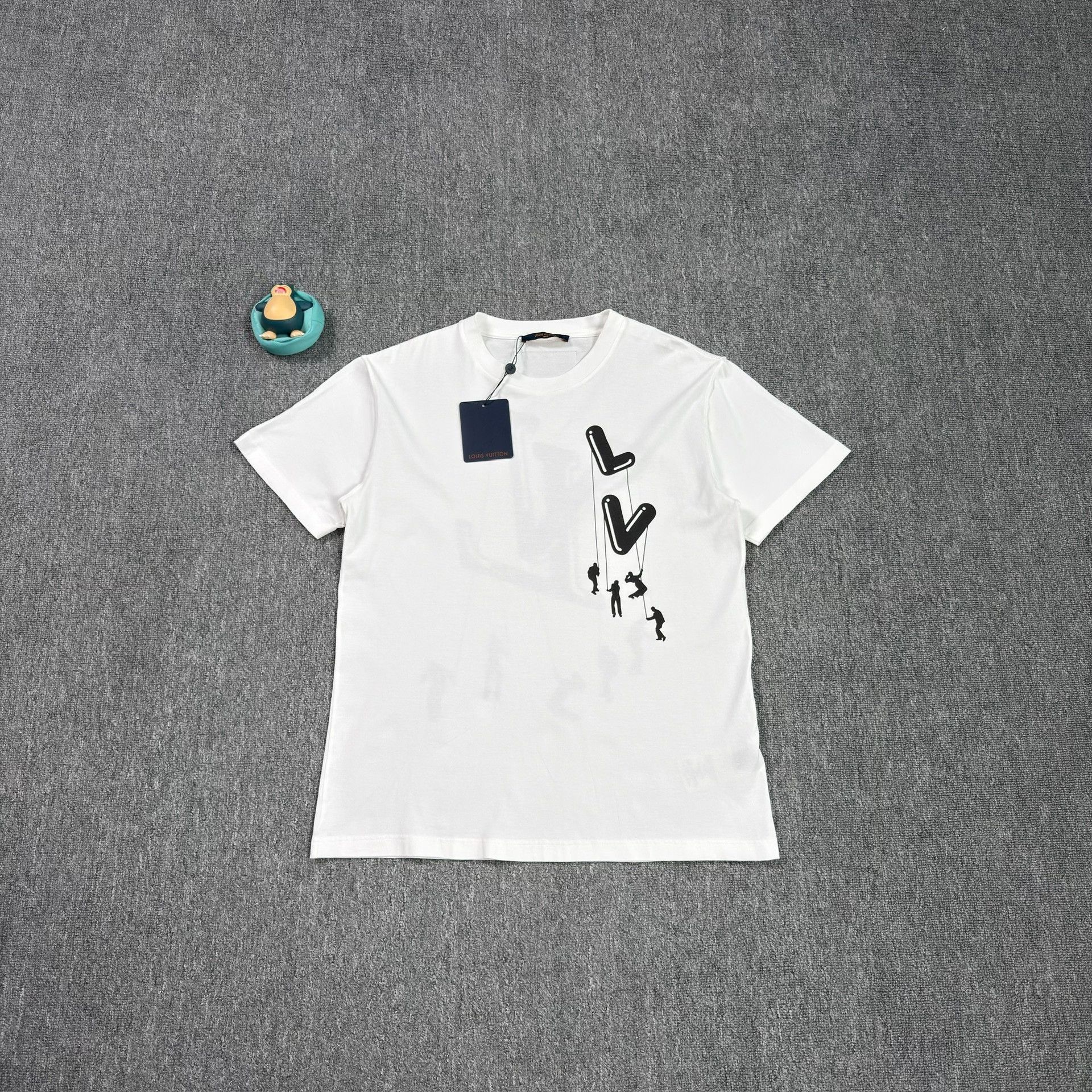 Louis Vuitton Louis Vuitton Parachute Graphic T-Shirt L Size US L / EU 52-54 / 3 - 2 Thumbnail