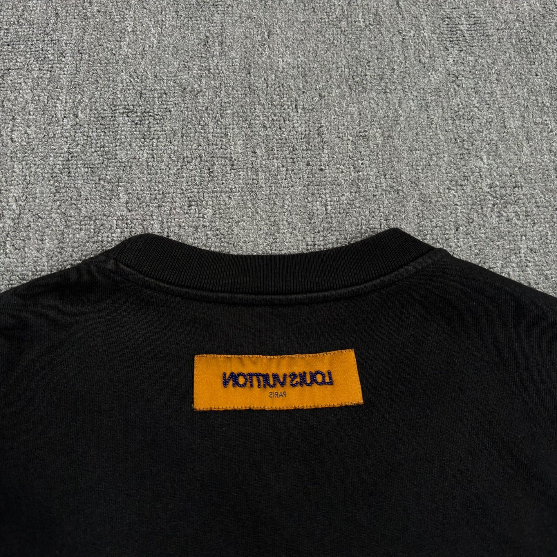 Louis Vuitton Louis Vuitton Beaded Logo T-Shirt Size L Size US L / EU 52-54 / 3 - 9 Thumbnail