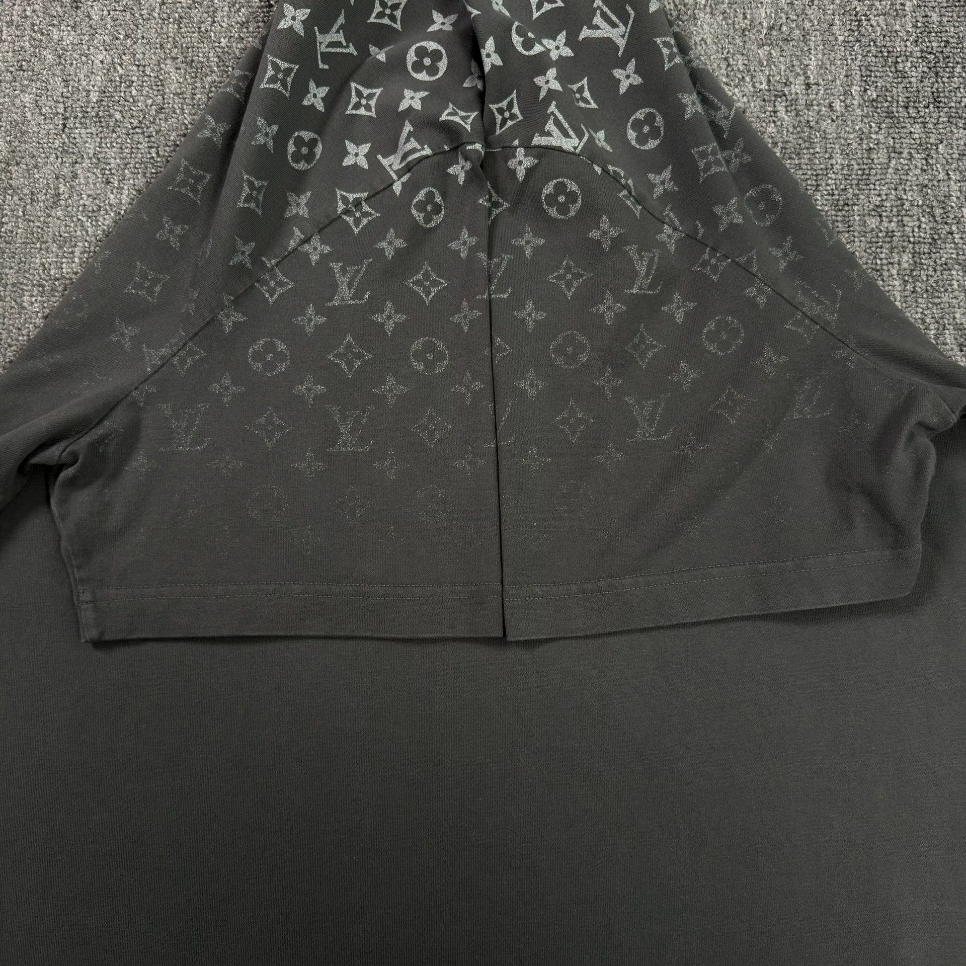 Louis Vuitton Louis Vuitton Gradient Monogram T-Shirt XXL Size US XXL / EU 58 / 5 - 5 Thumbnail