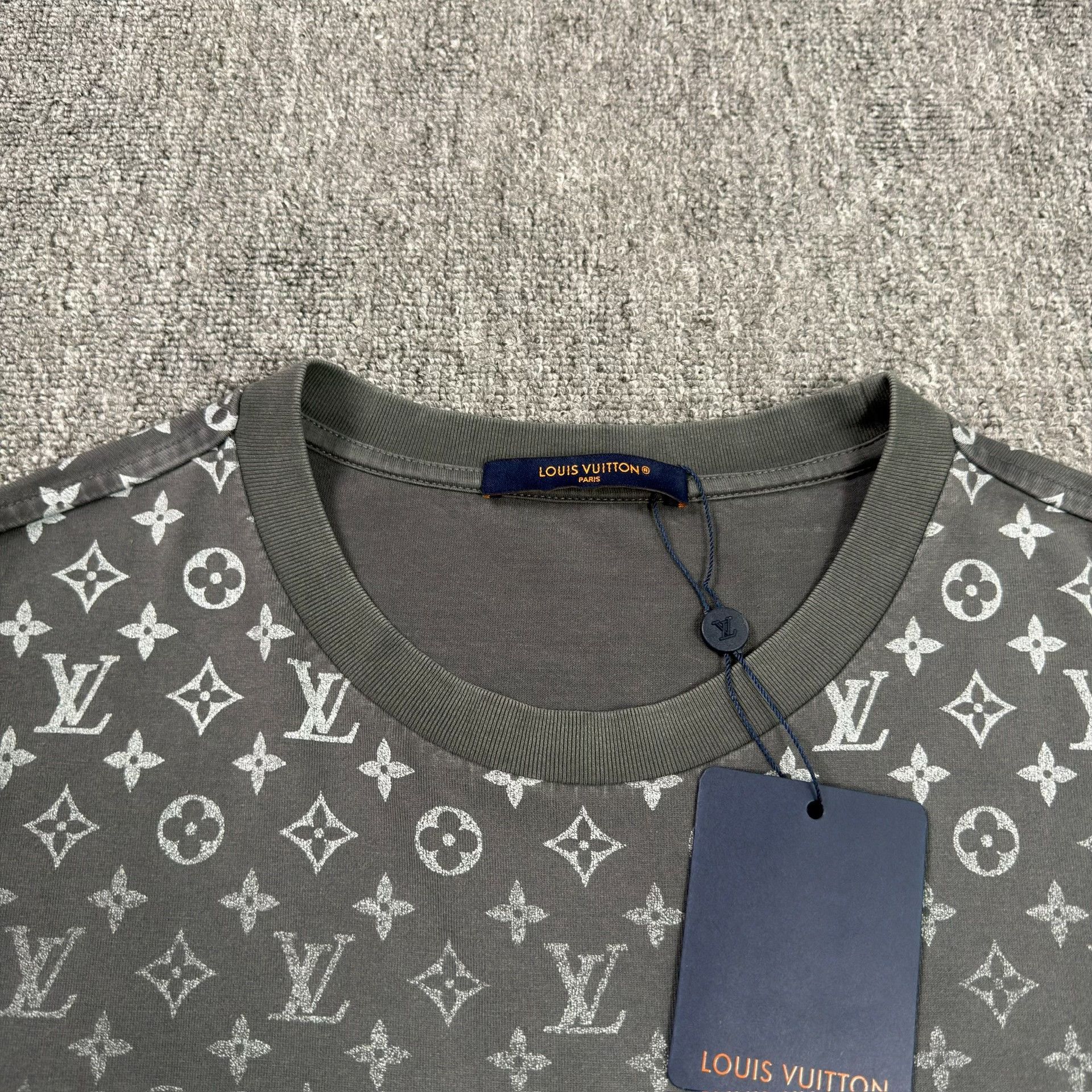 Louis Vuitton Louis Vuitton Gradient Monogram T-Shirt XXL Size US XXL / EU 58 / 5 - 4 Thumbnail