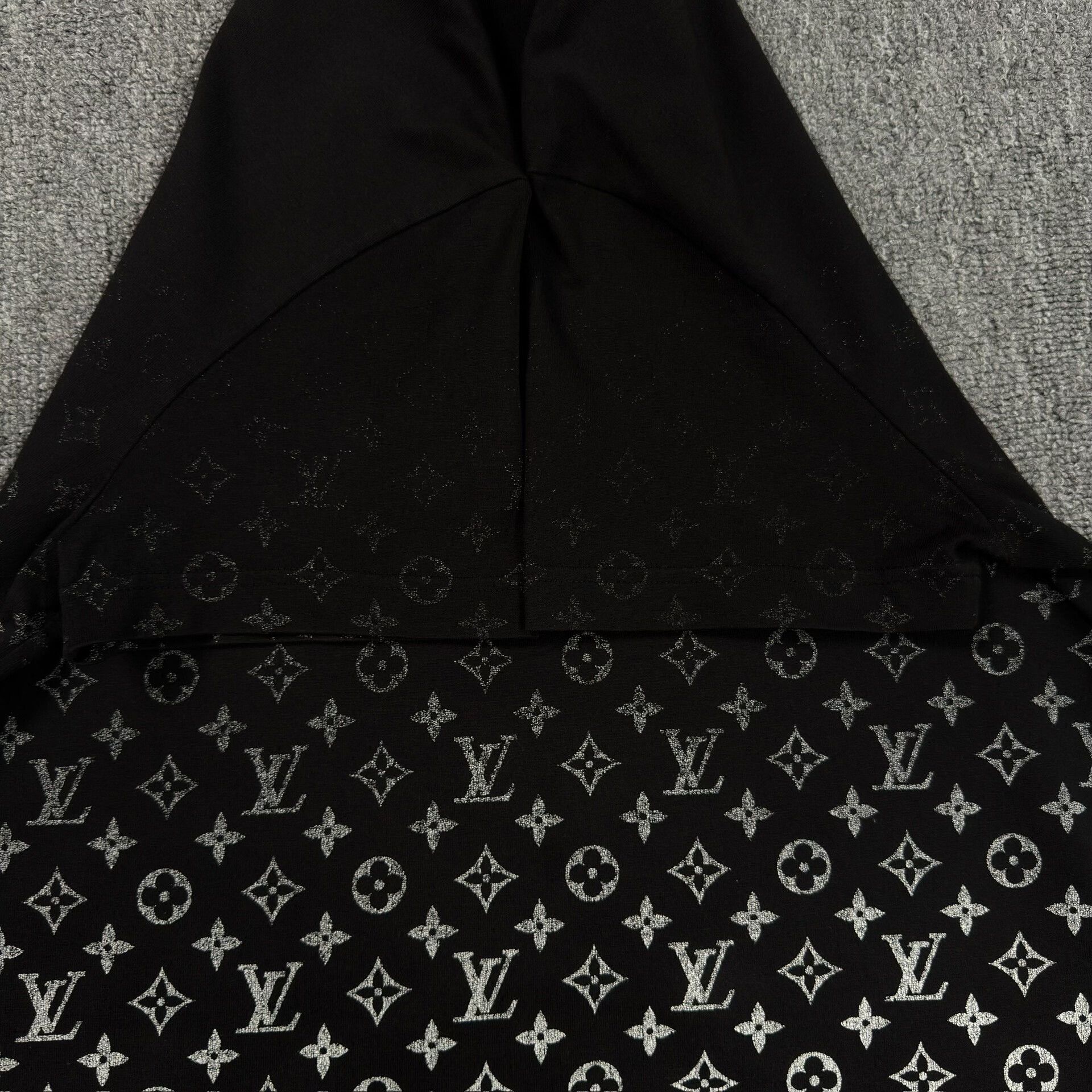 Louis Vuitton Louis Vuitton Monogram Gradient T-Shirt XS Size US XS / EU 42 / 0 - 5 Thumbnail