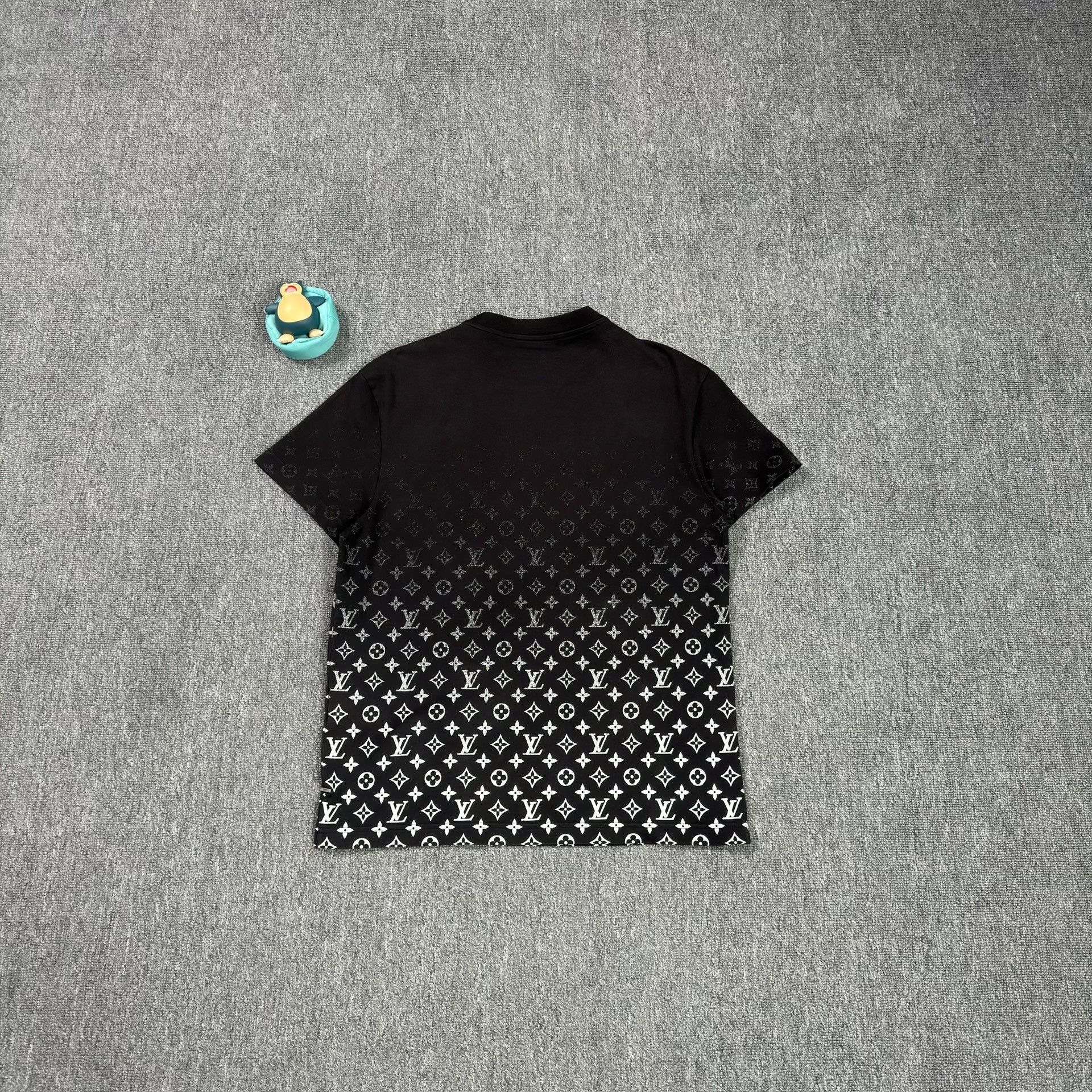 Louis Vuitton Louis Vuitton Monogram Gradient T-Shirt XS Size US XS / EU 42 / 0 - 3 Thumbnail