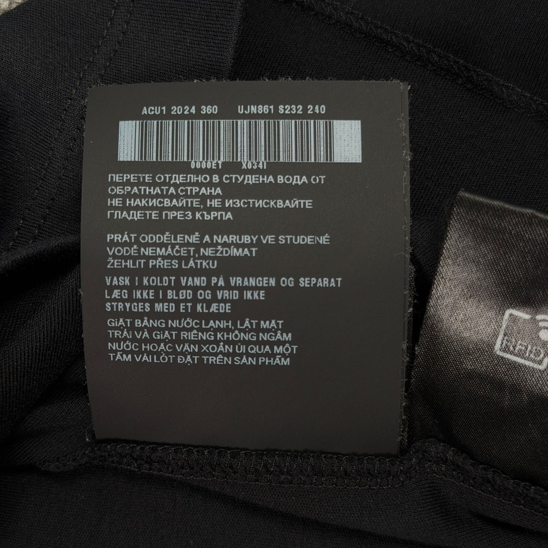 Prada Prada Triangle Logo Black T-Shirt Size L Size US L / EU 52-54 / 3 - 9 Thumbnail