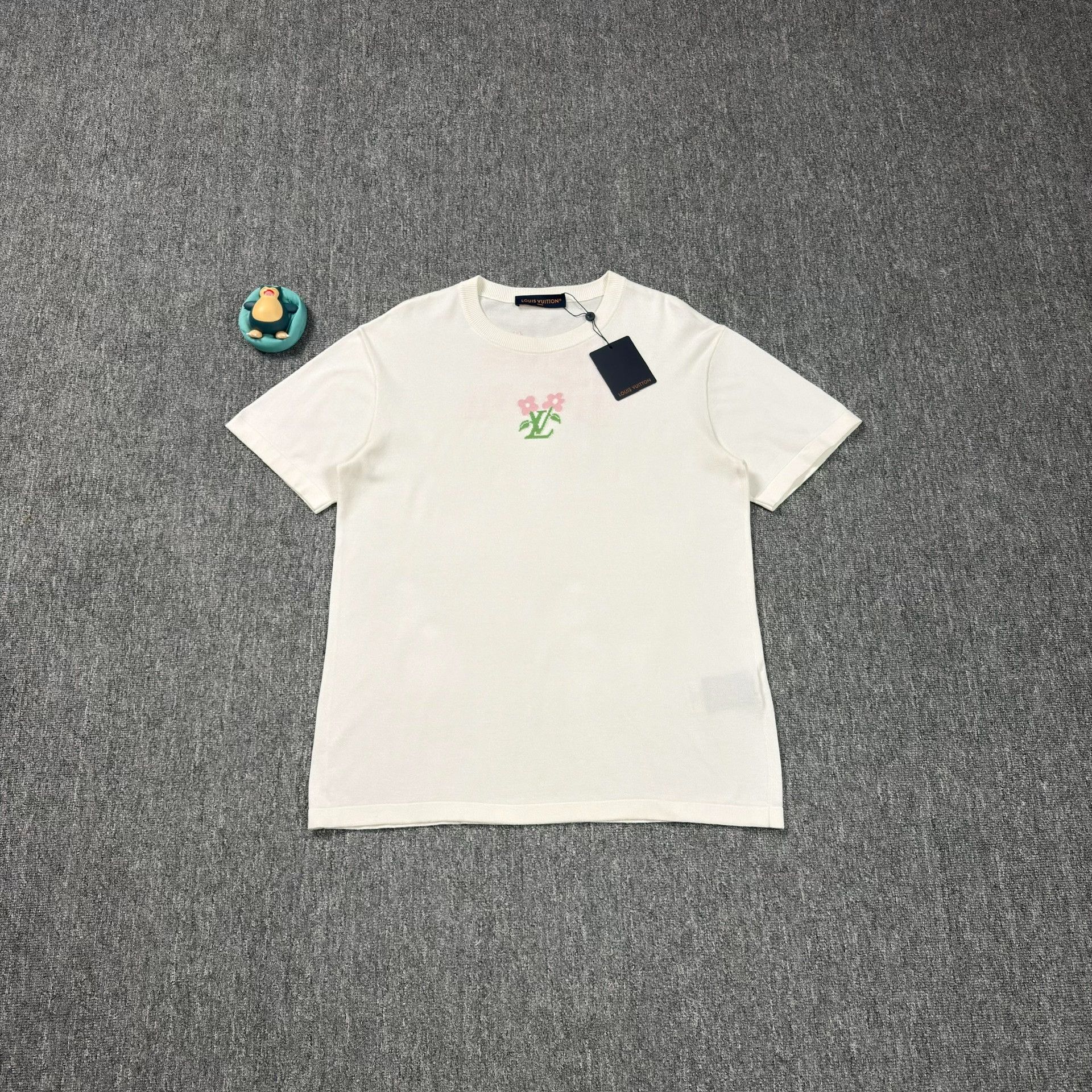 Louis Vuitton Louis Vuitton Tyler Flower Knit T-Shirt Size L Size US L / EU 52-54 / 3 - 2 Thumbnail