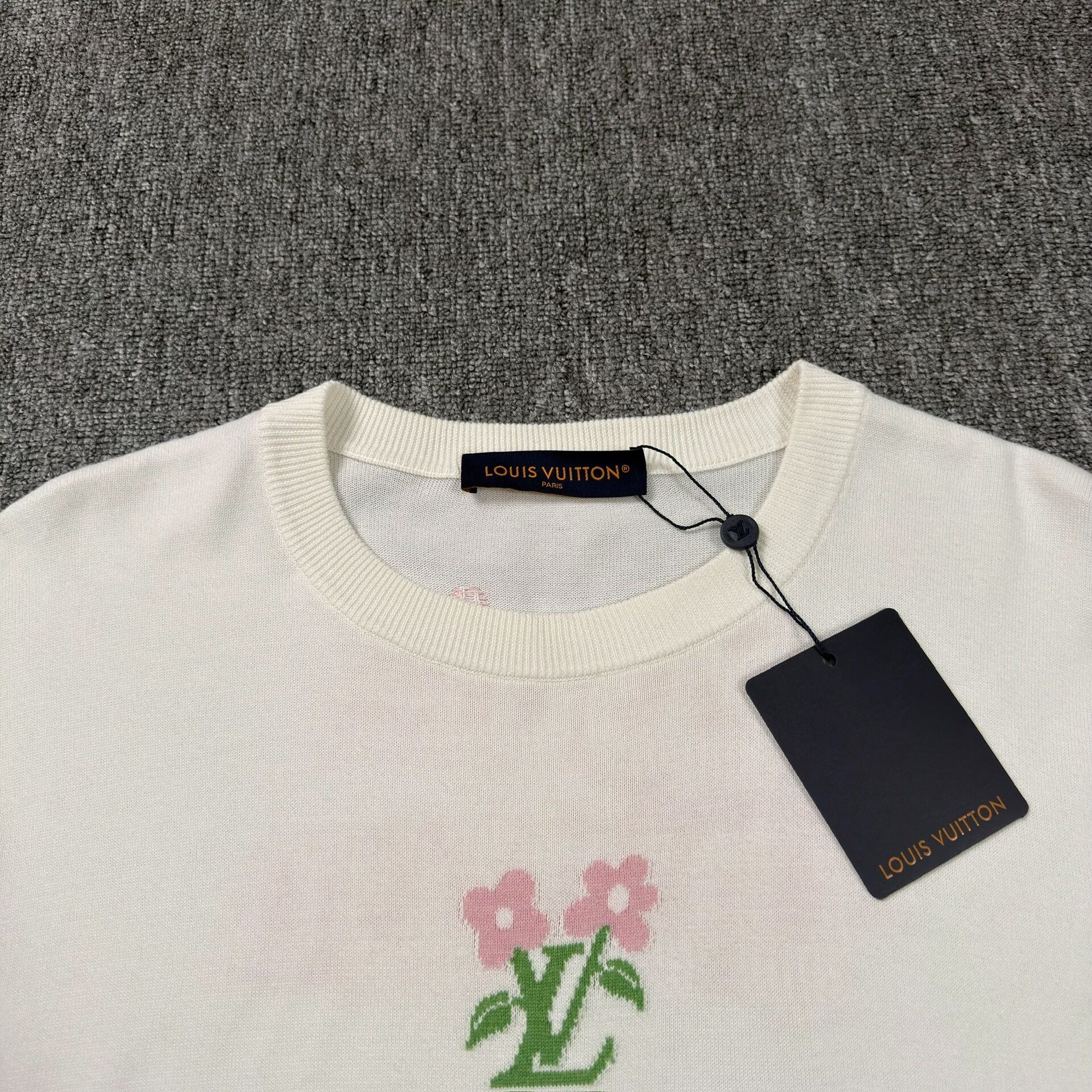 Louis Vuitton Louis Vuitton Tyler Flower Knit T-Shirt Size L Size US L / EU 52-54 / 3 - 4 Thumbnail