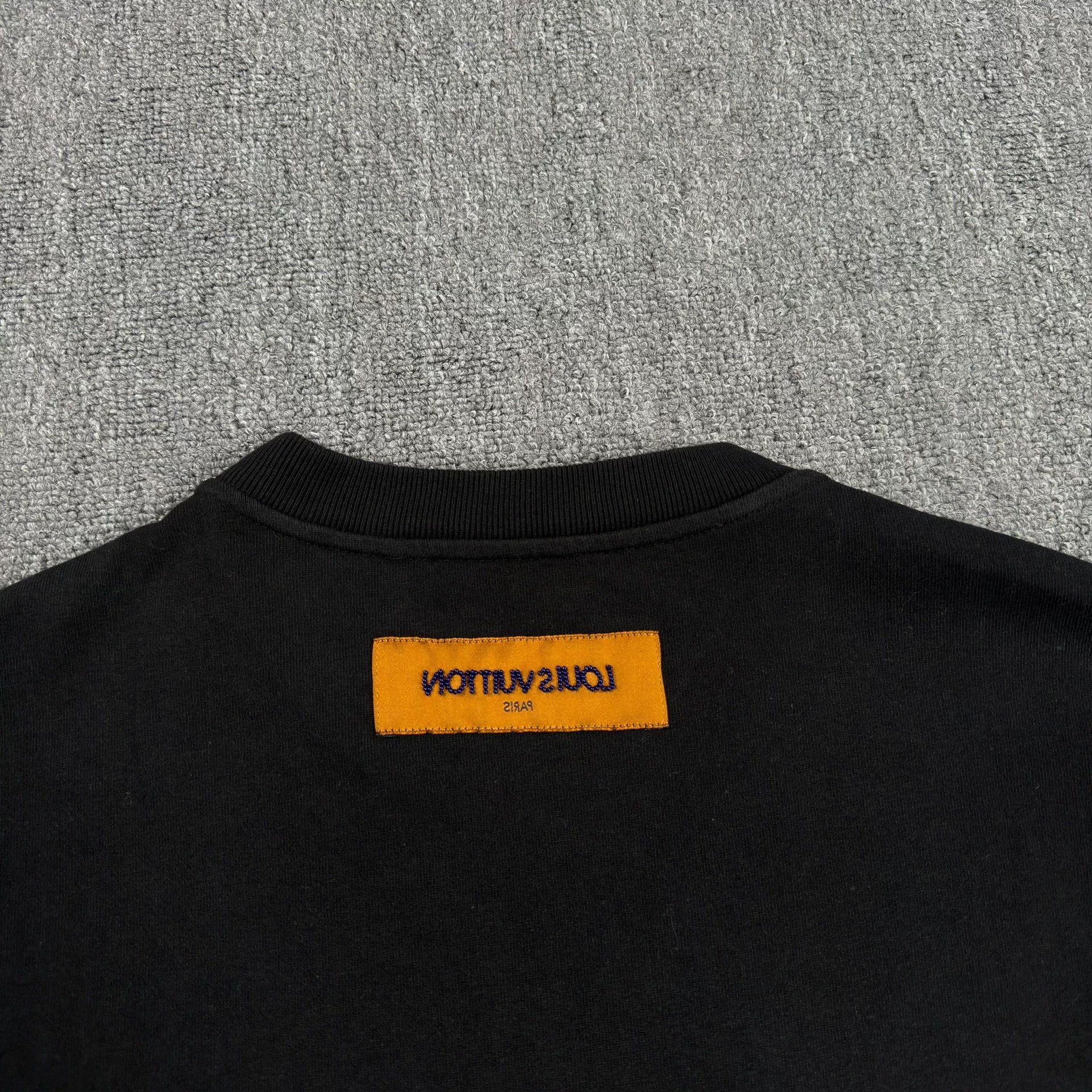 Louis Vuitton Louis Vuitton Beaded Marque Logo T-Shirt S Size US S / EU 44-46 / 1 - 7 Thumbnail