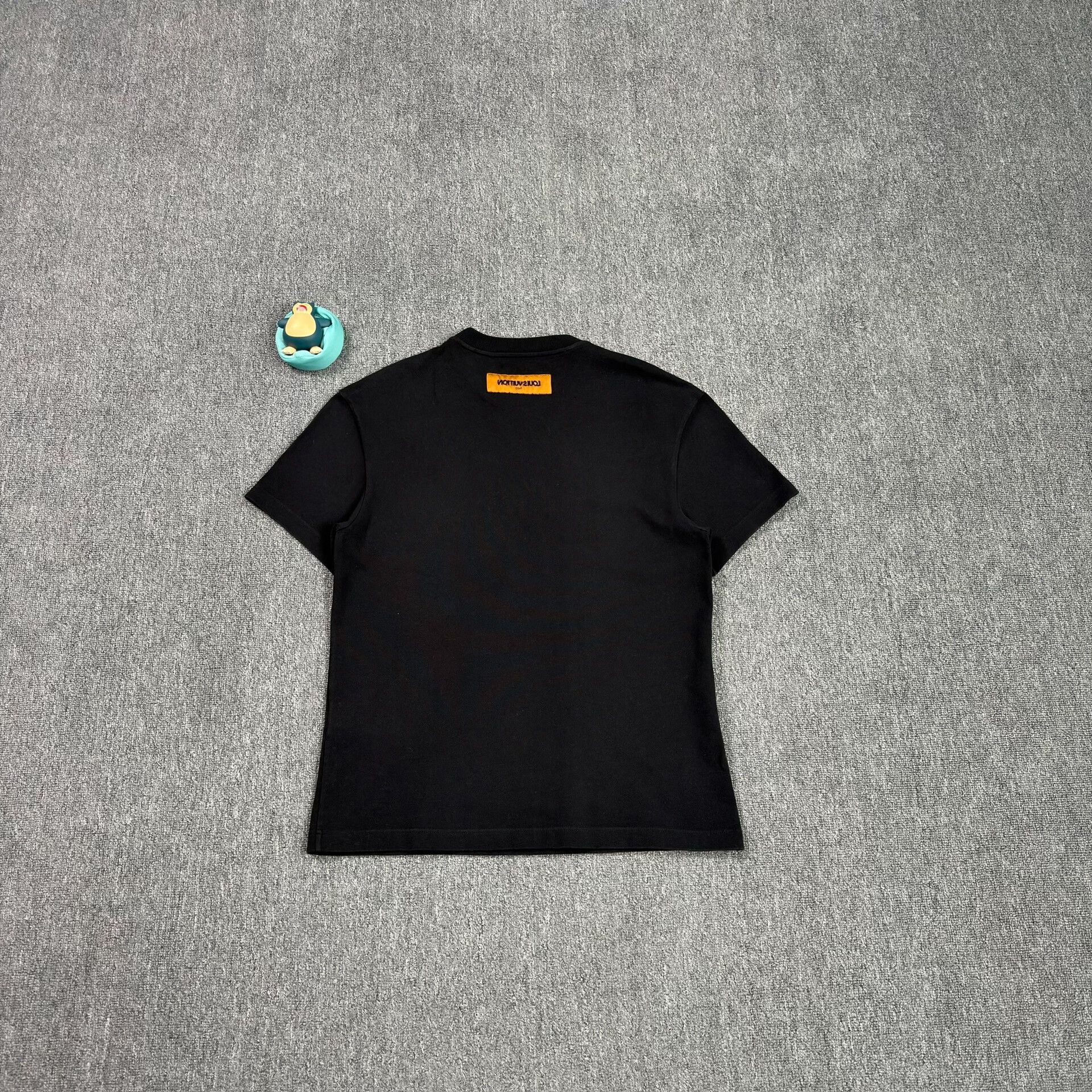 Louis Vuitton Louis Vuitton Beaded Marque Logo T-Shirt S Size US S / EU 44-46 / 1 - 3 Thumbnail