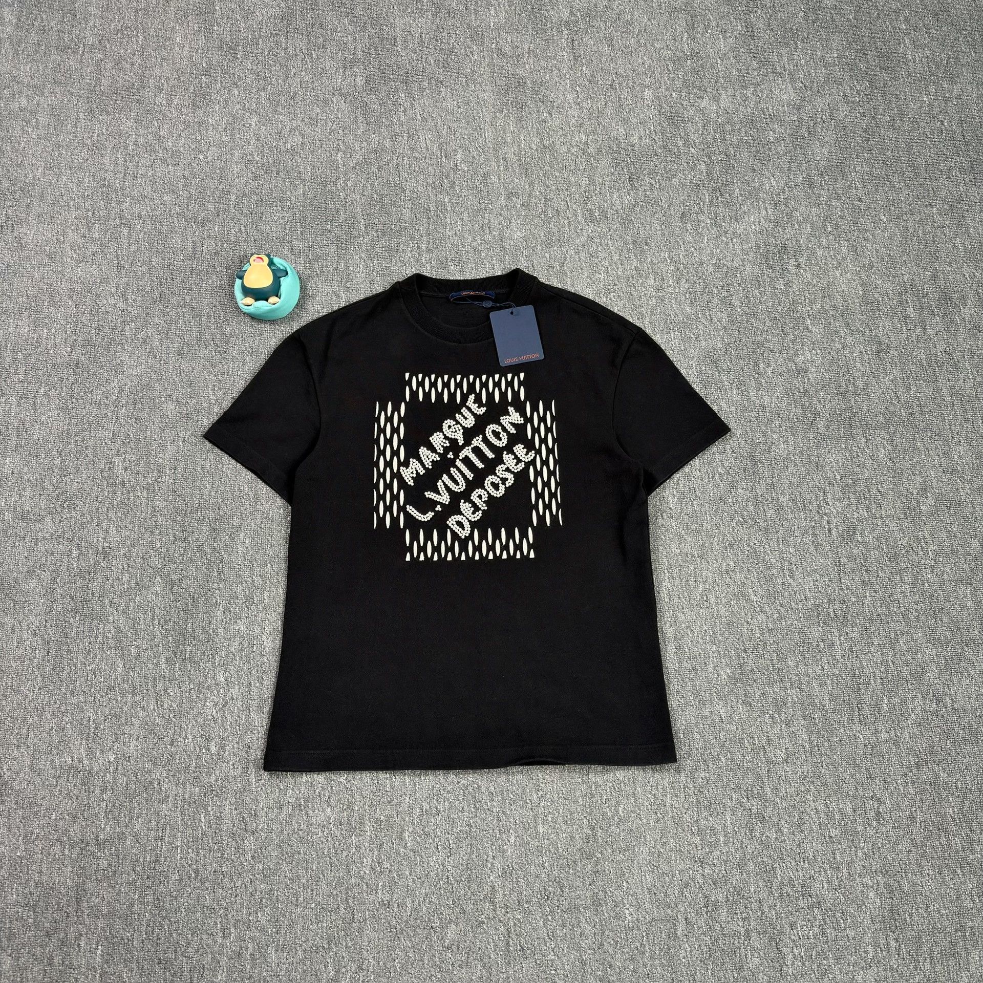Louis Vuitton Louis Vuitton Beaded Marque Logo T-Shirt S Size US S / EU 44-46 / 1 - 2 Thumbnail