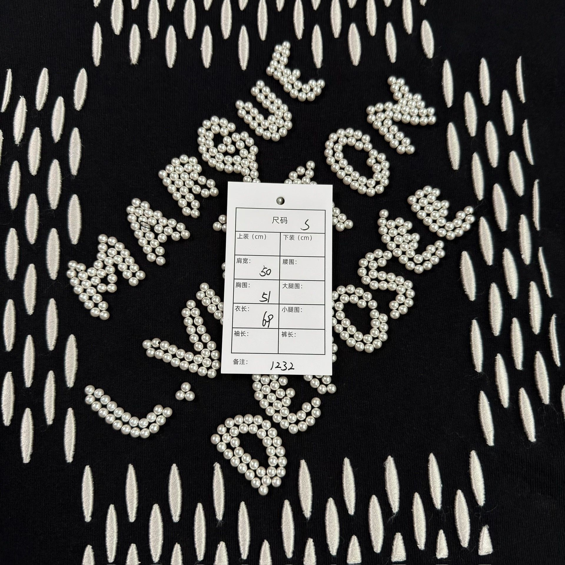 Louis Vuitton Louis Vuitton Beaded Marque Logo T-Shirt S Size US S / EU 44-46 / 1 - 6 Thumbnail