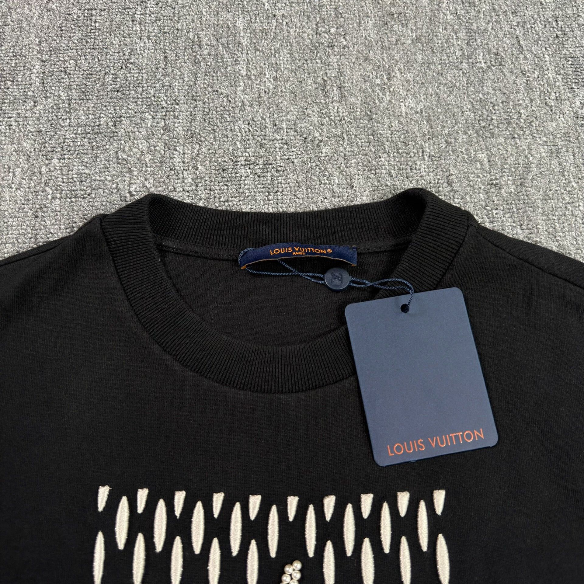 Louis Vuitton Louis Vuitton Beaded Marque Logo T-Shirt S Size US S / EU 44-46 / 1 - 4 Thumbnail