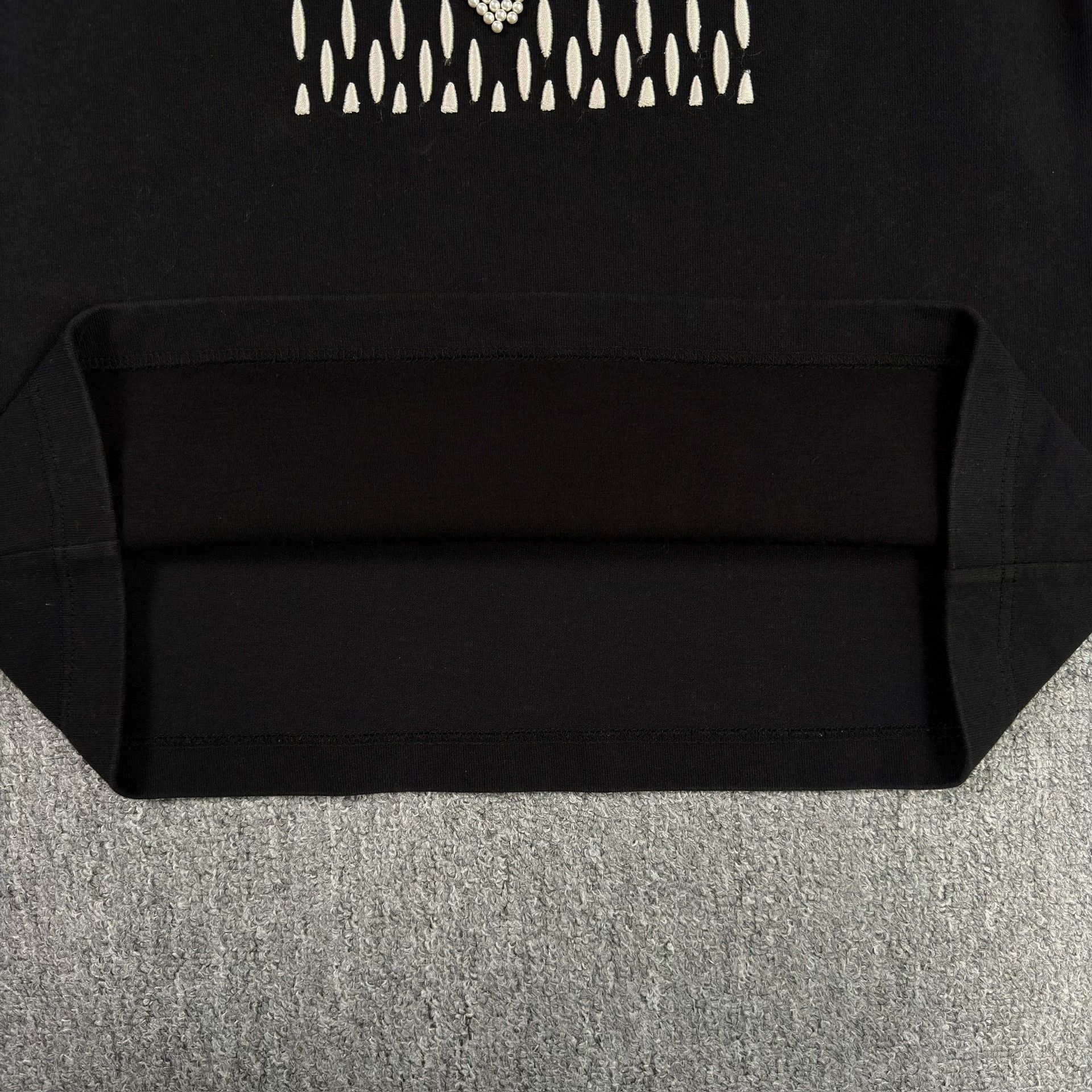 Louis Vuitton Louis Vuitton Beaded Marque Logo T-Shirt S Size US S / EU 44-46 / 1 - 9 Thumbnail