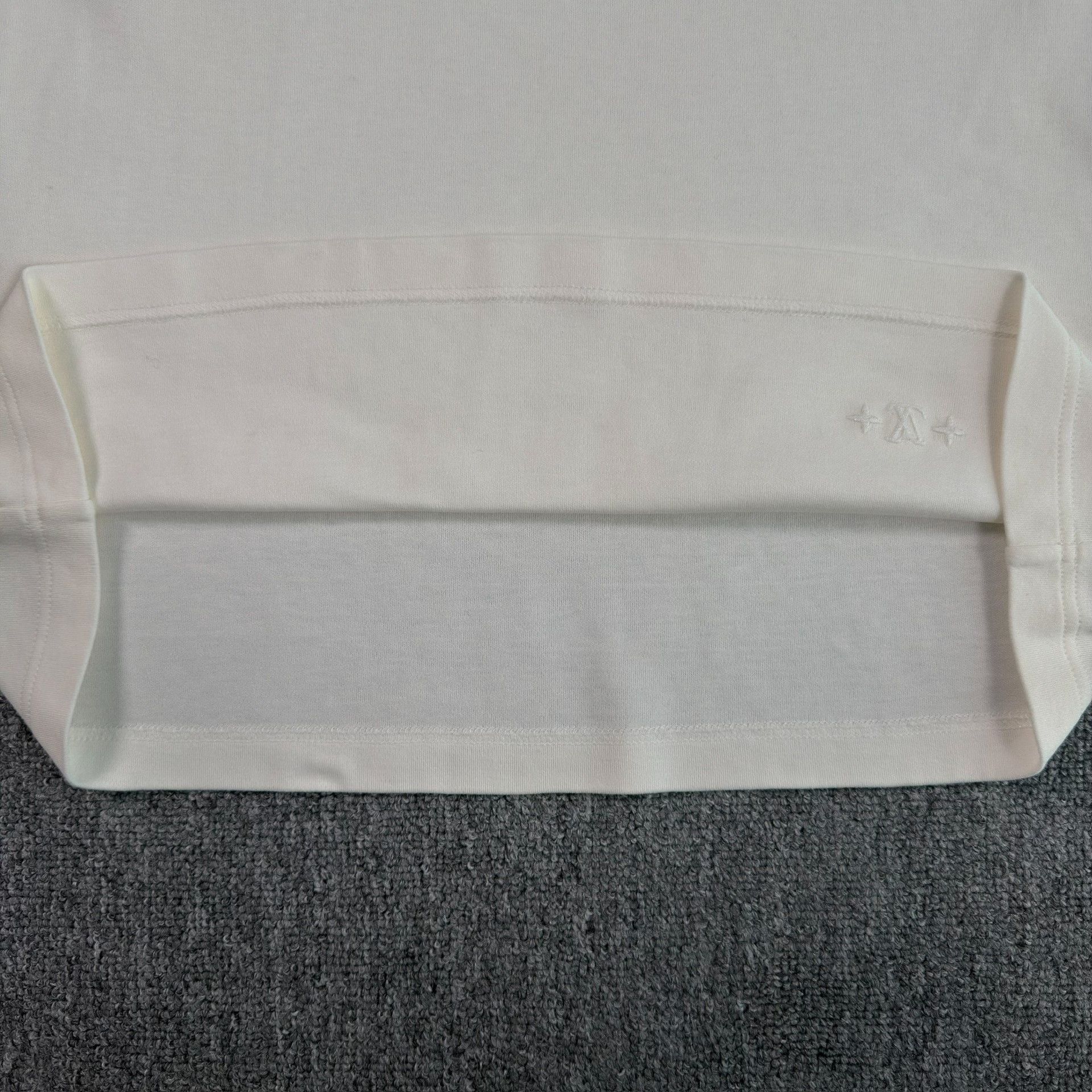 Louis Vuitton Louis Vuitton Monogram Blossom Logo T-Shirt XS Size US XS / EU 42 / 0 - 6 Thumbnail