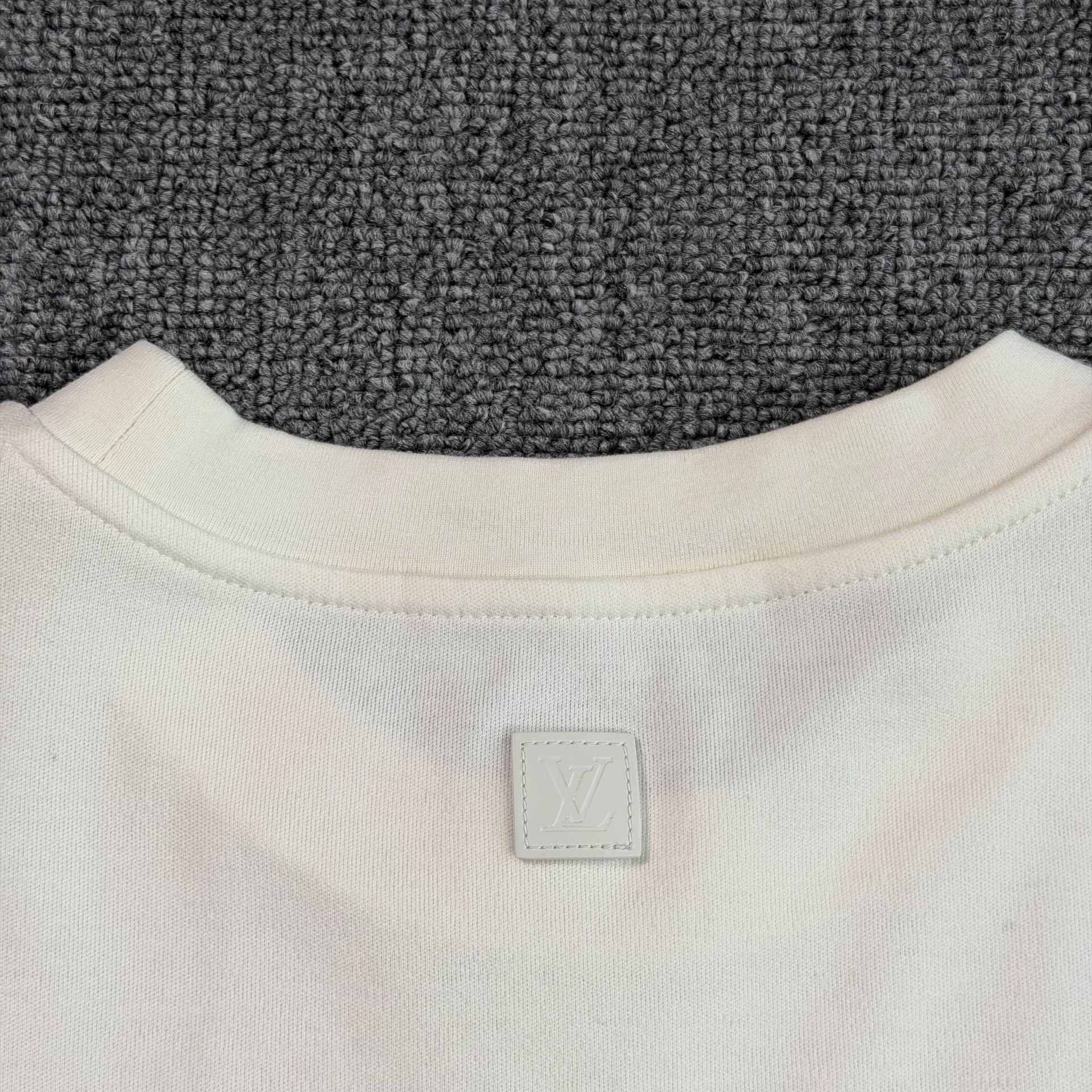 Louis Vuitton Louis Vuitton Monogram Blossom Logo T-Shirt XS Size US XS / EU 42 / 0 - 9 Thumbnail