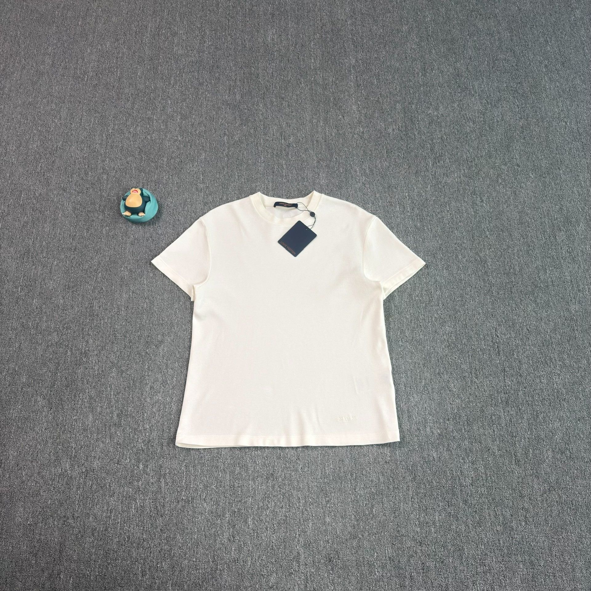 Louis Vuitton Louis Vuitton Monogram Blossom Logo T-Shirt XS Size US XS / EU 42 / 0 - 2 Thumbnail