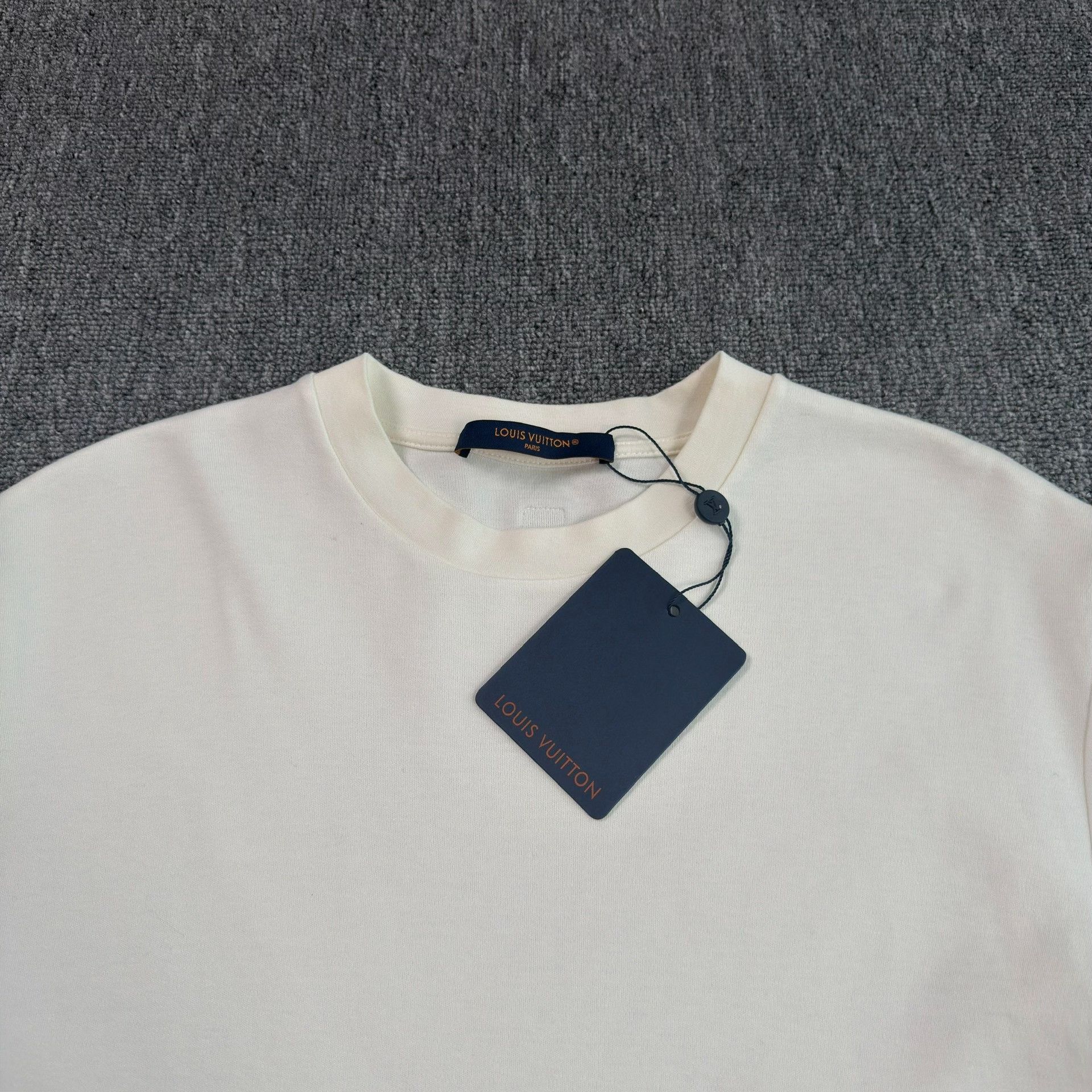 Louis Vuitton Louis Vuitton Monogram Blossom Logo T-Shirt XS Size US XS / EU 42 / 0 - 4 Thumbnail