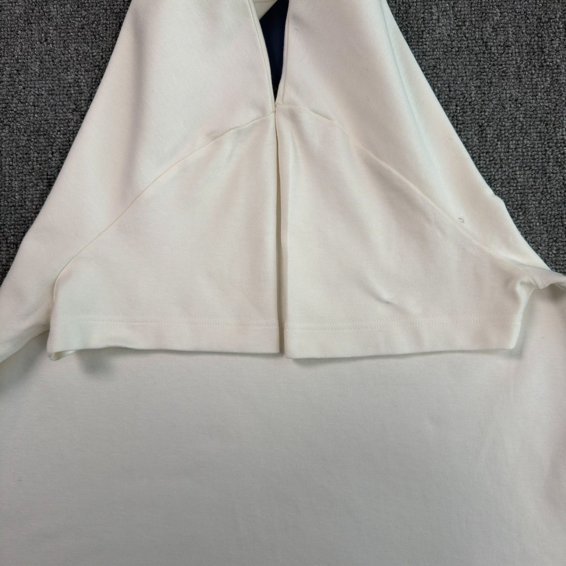 Louis Vuitton Louis Vuitton Monogram Blossom Logo T-Shirt XS Size US XS / EU 42 / 0 - 5 Thumbnail