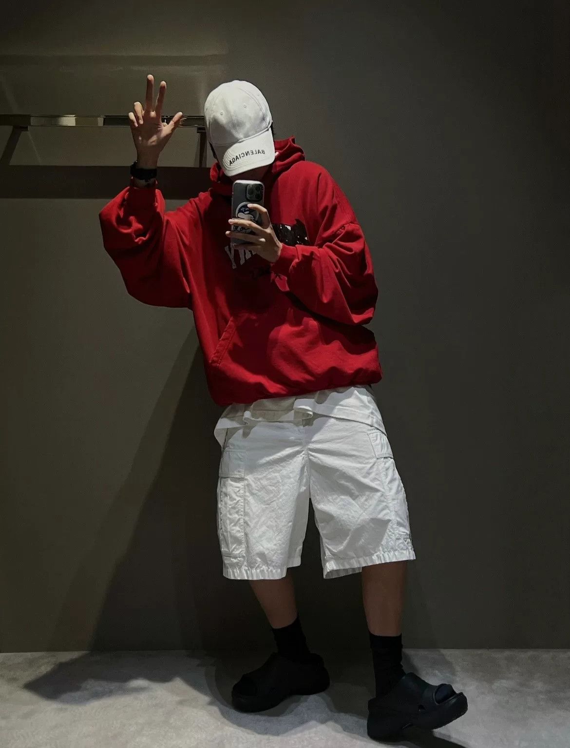 Balenciaga Balenciaga Many Kisses Graphic Hoodie Size 2 Size US M / EU 48-50 / 2 - 7 Thumbnail