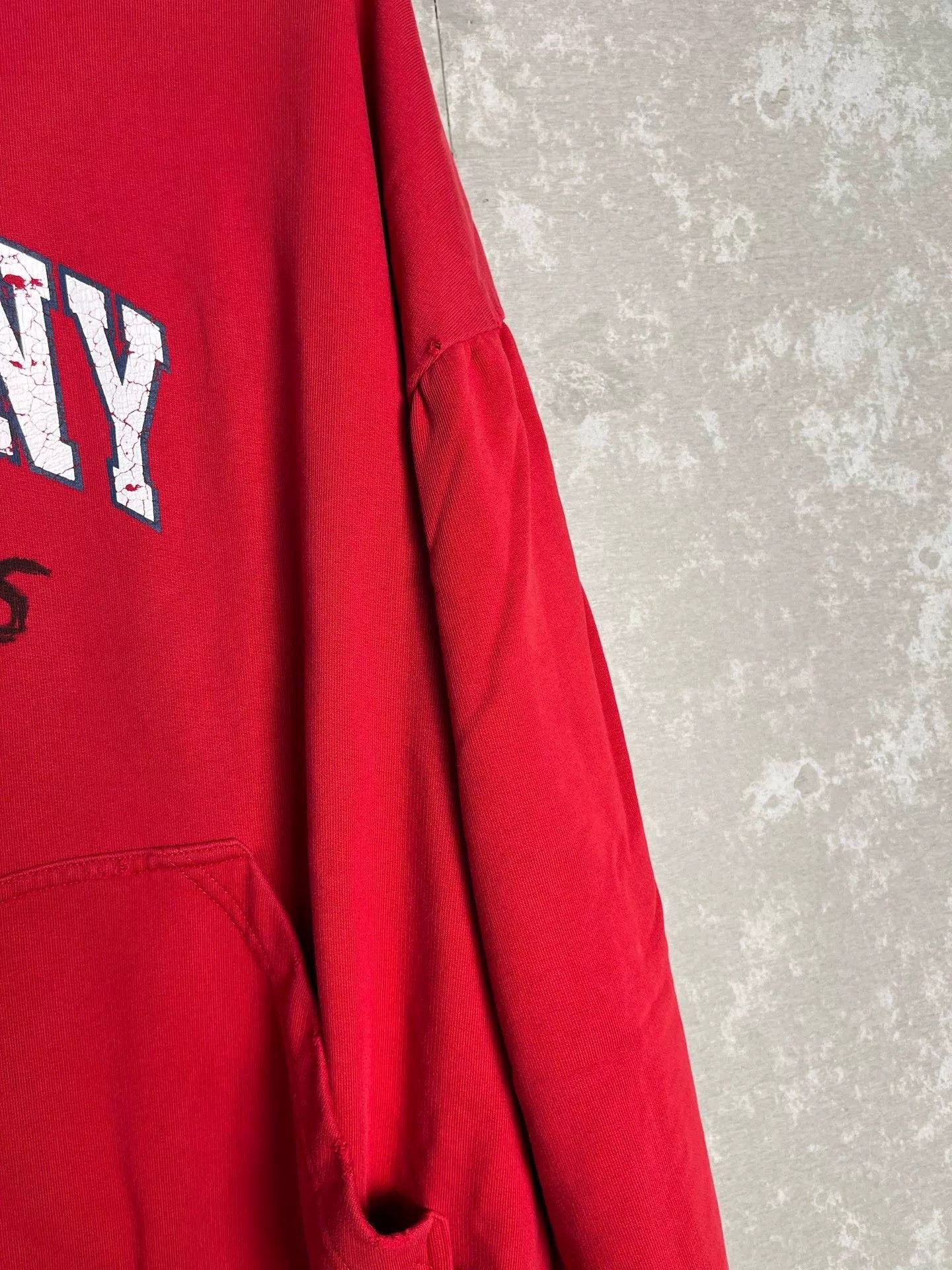 Balenciaga Balenciaga Many Kisses Graphic Hoodie Size 2 Size US M / EU 48-50 / 2 - 5 Thumbnail
