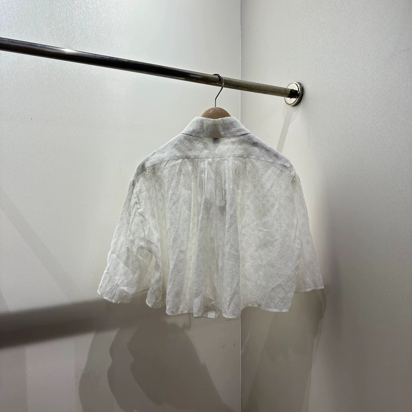 Louis Vuitton Louis Vuitton Retro T-Shirt us_4 Women Size S / US 4 / IT 40 - 2 Thumbnail