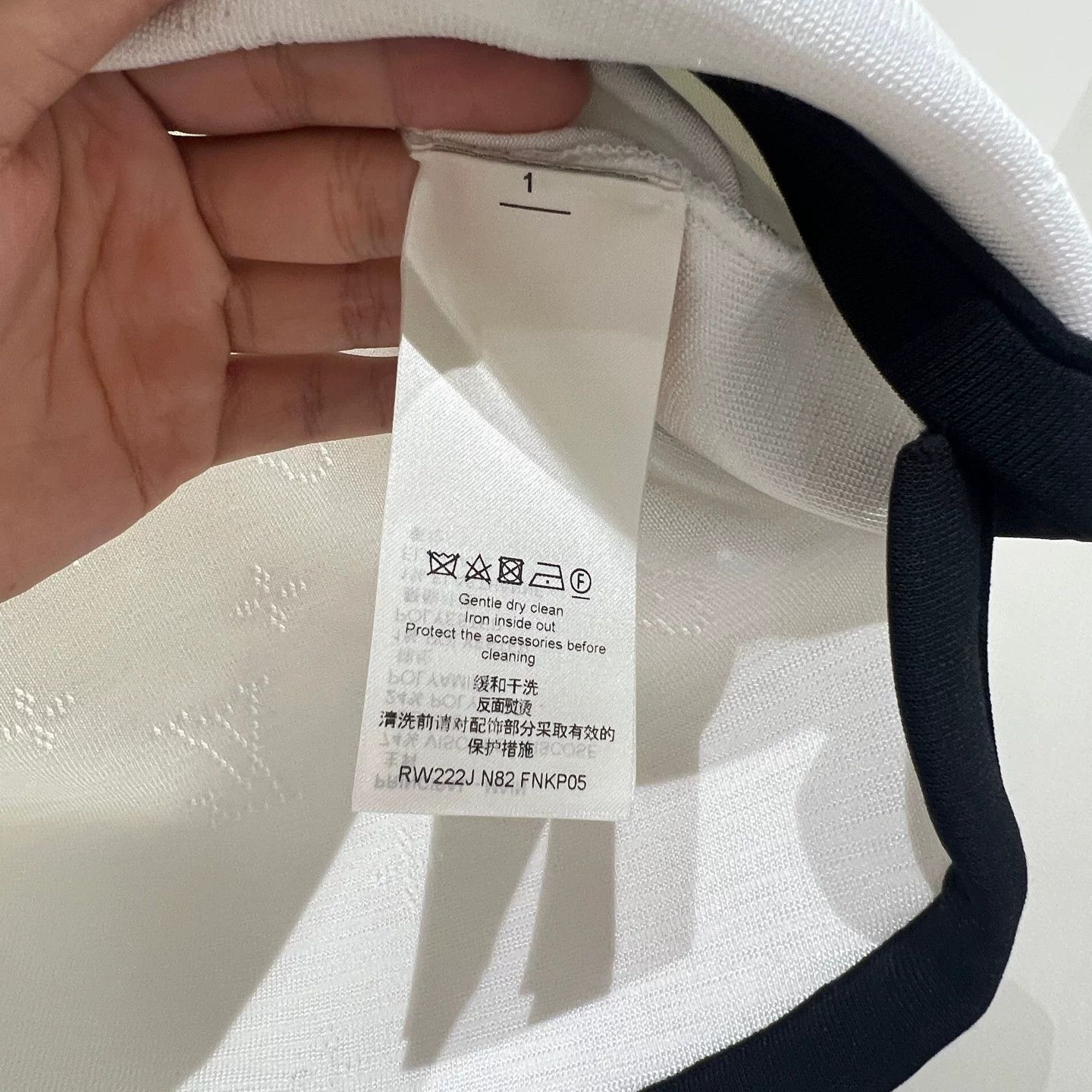 Louis Vuitton Louis Vuitton White T-Shirt S Women Size S / US 4 / IT 40 - 5 Thumbnail