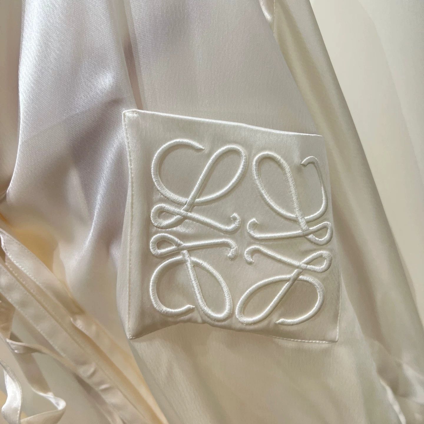 Loewe Loewe Embroidered Oversized Beige T-Shirt S Women Size S / US 4 / IT 40 - 3 Thumbnail