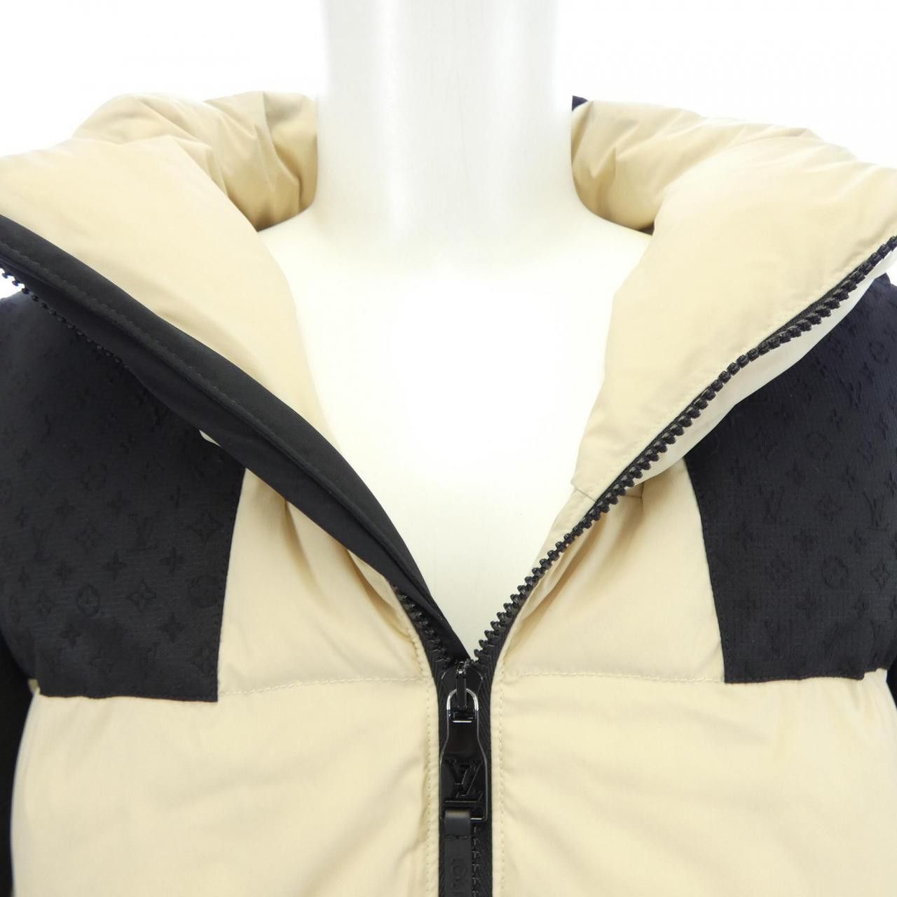 Louis Vuitton Louis Vuitton Louis Vuitton Placed Monogram Econyl Down Jacket Textile Outerwear HSB45ECVO DUTY FREE for USA Size ONE SIZE - 5 Thumbnail