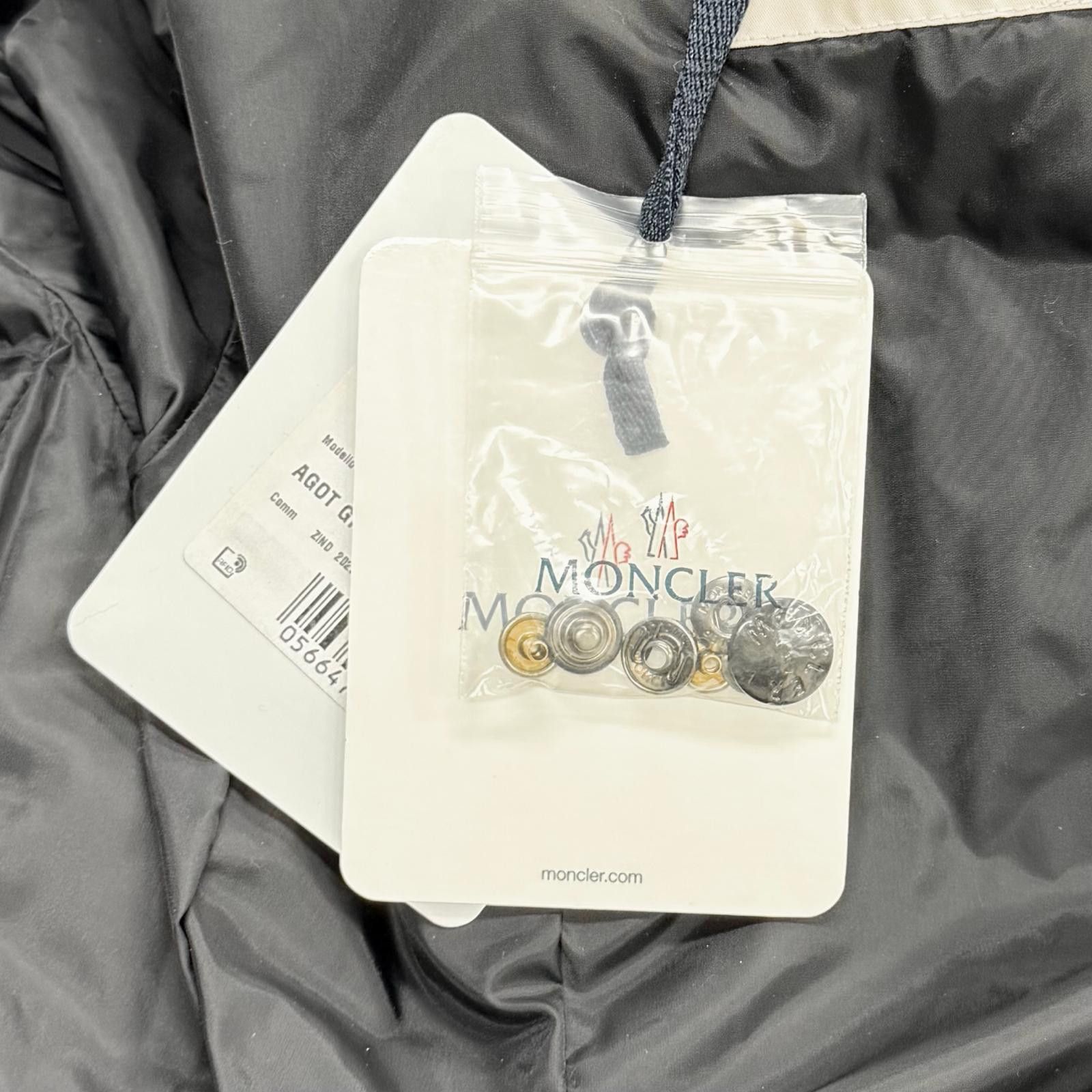 Moncler Moncler MONCLER Nylon Down Coat Textile Outerwear F20931D50700 DUTY FREE for USA Size ONE SIZE - 15 Thumbnail