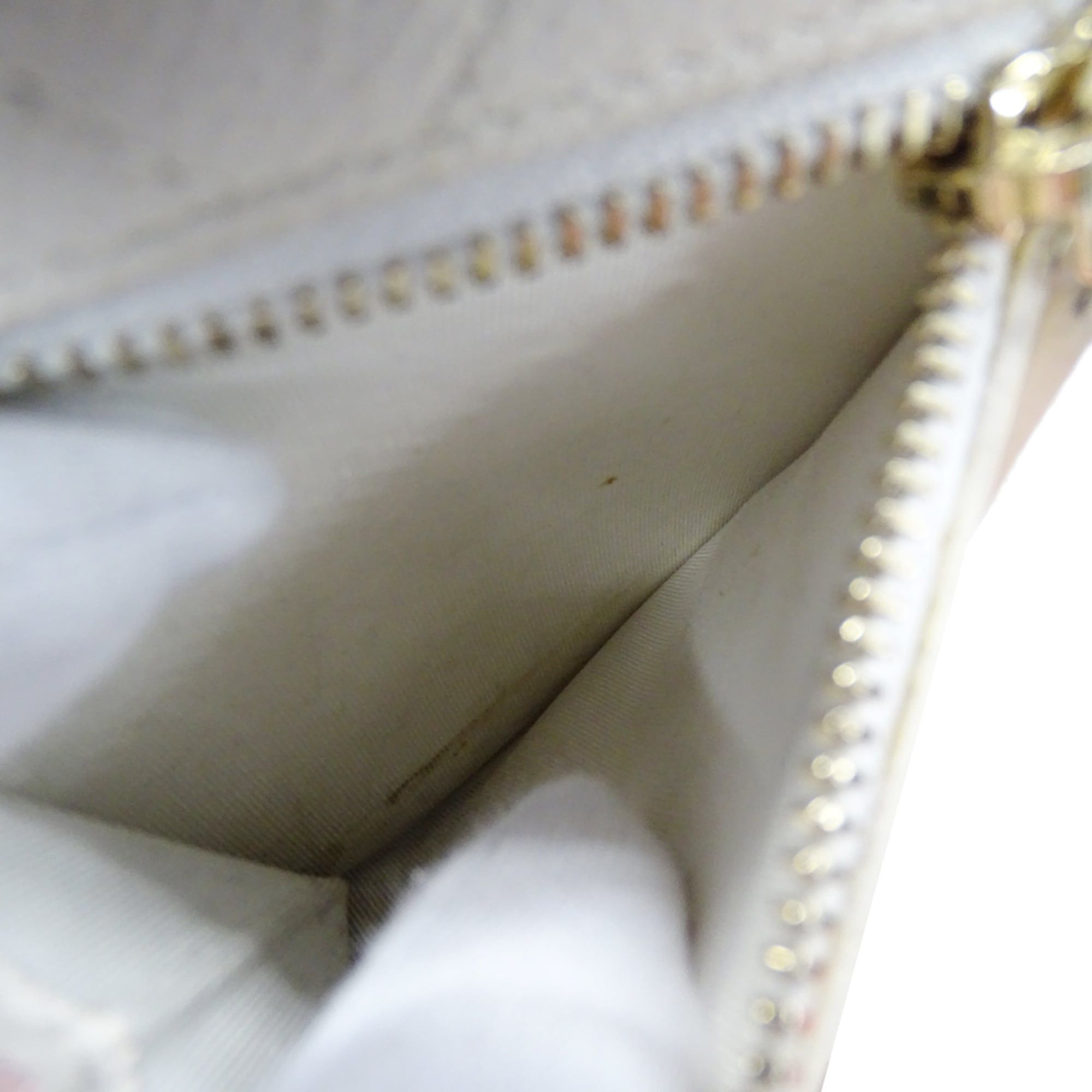 Chanel Chanel women's trifold wallet, caviar leather, Boy design, white with gold hardware. Size ONE SIZE - 11 Thumbnail