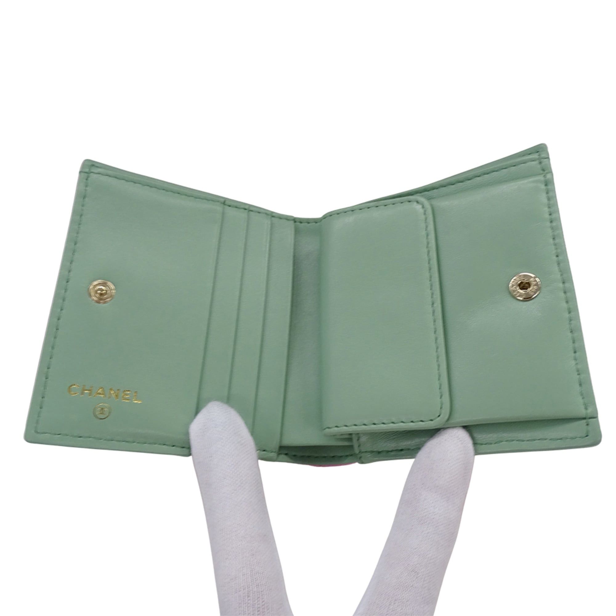 Chanel Chanel women's wallet, brand name, bi-fold caviar leather, matelassé, pink, green, gold hardware, Coco mark. Size ONE SIZE - 5 Thumbnail