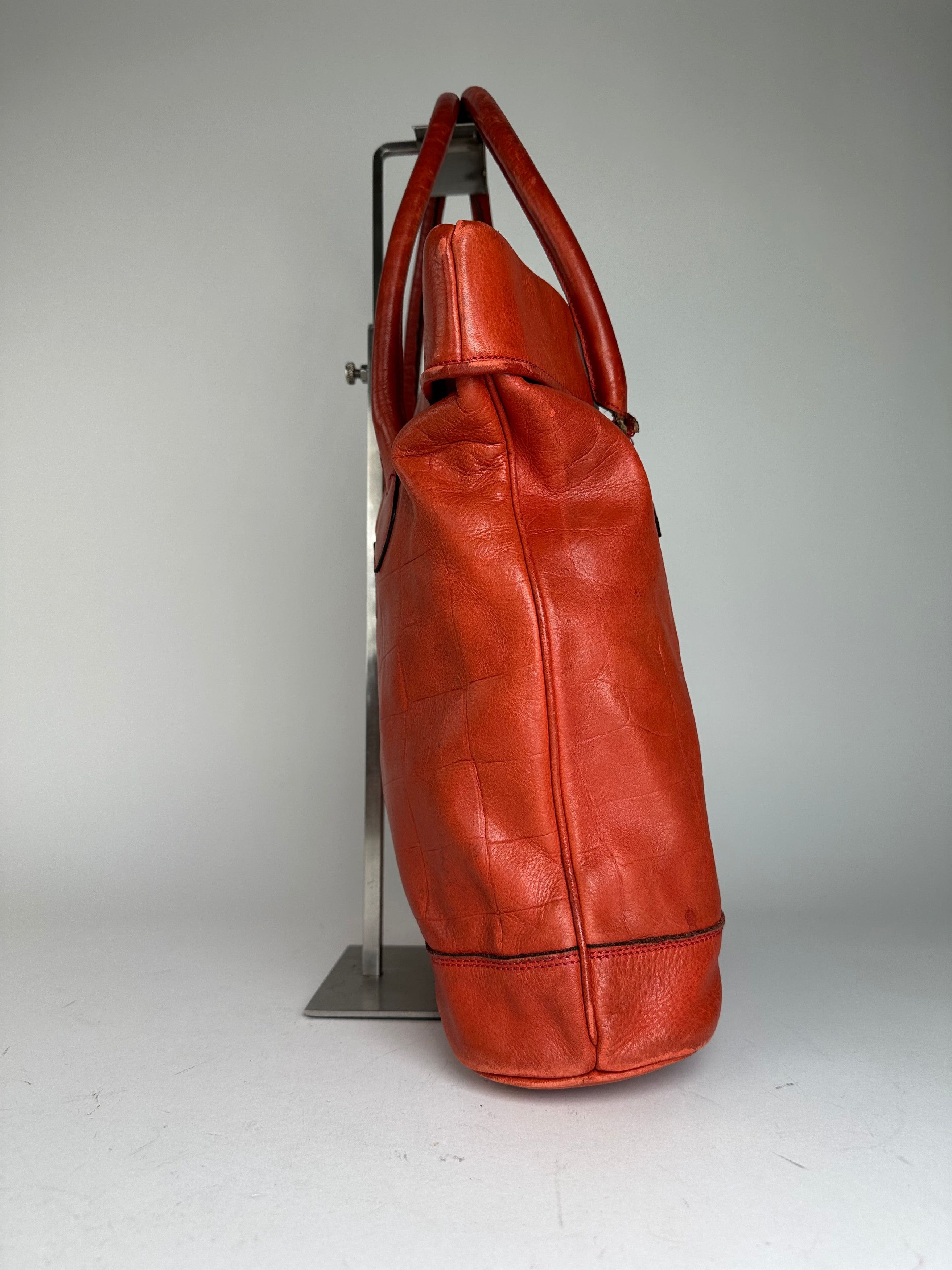 Celine Vintage Triomphe Crest Croc Embossed Leather Tote Red Size ONE SIZE - 5 Thumbnail