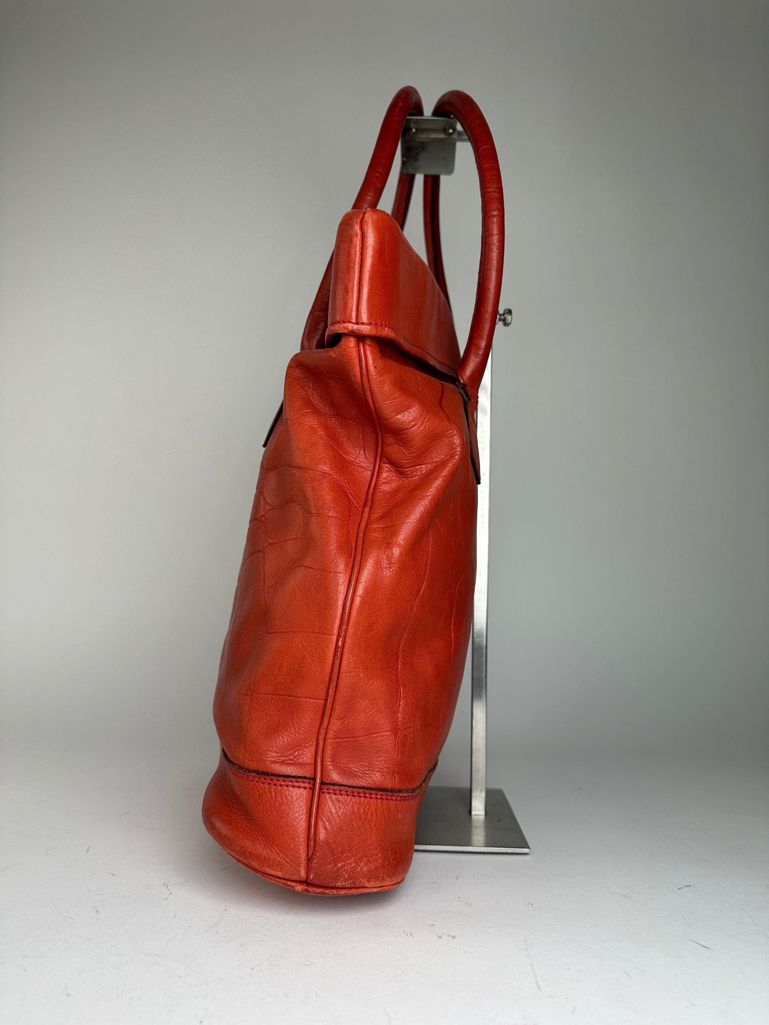 Celine Vintage Triomphe Crest Croc Embossed Leather Tote Red Size ONE SIZE - 4 Thumbnail