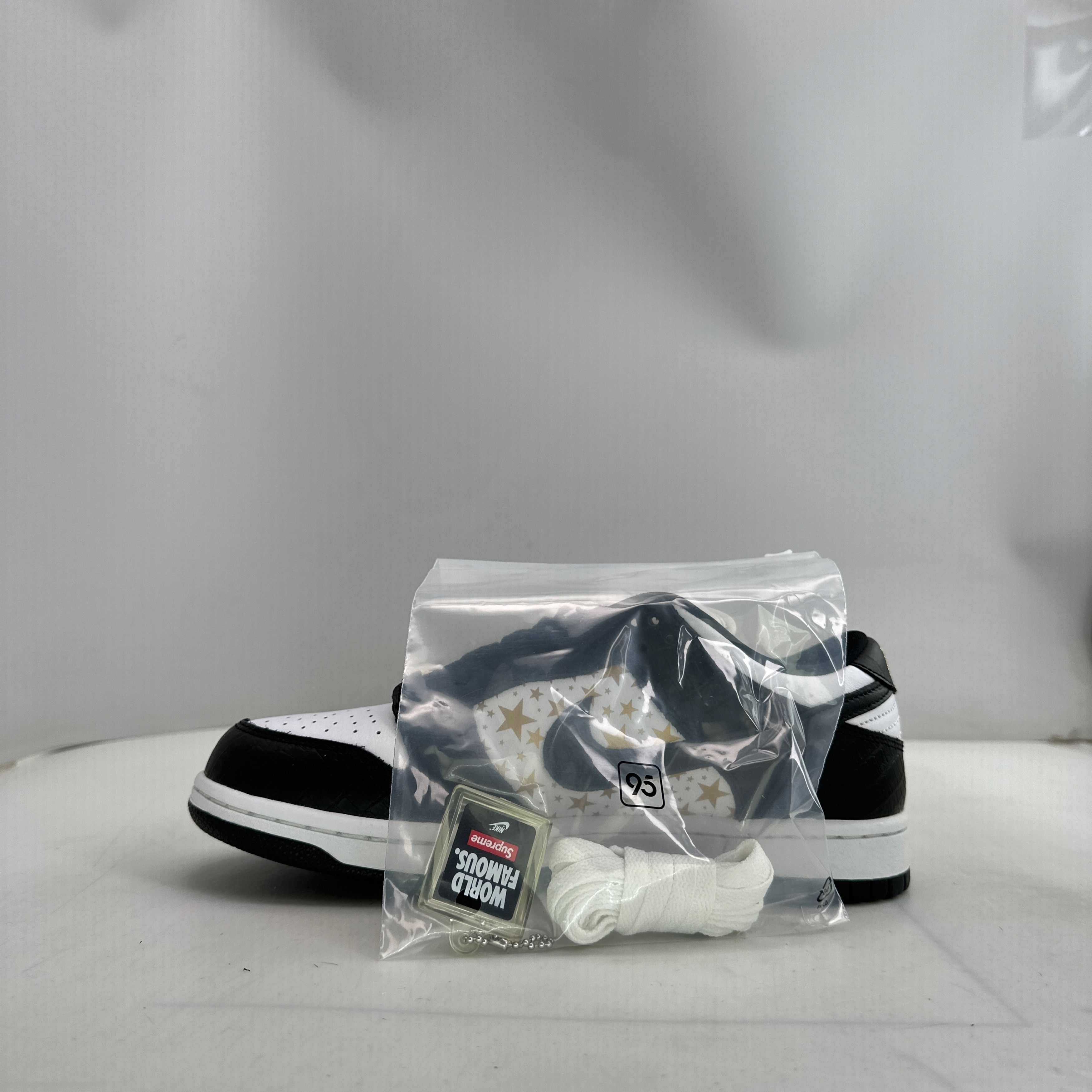 Nike Nike x Supreme SB Dunk Low Black Stars EU 40.5 Size US 7.5 / EU 40-41 - 11 Thumbnail