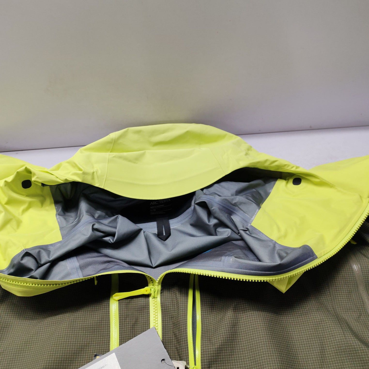 Arc'teryx Arc'teryx Alpha GORE-TEX Jacket Size L Size US L / EU 52-54 / 3 - 11 Thumbnail