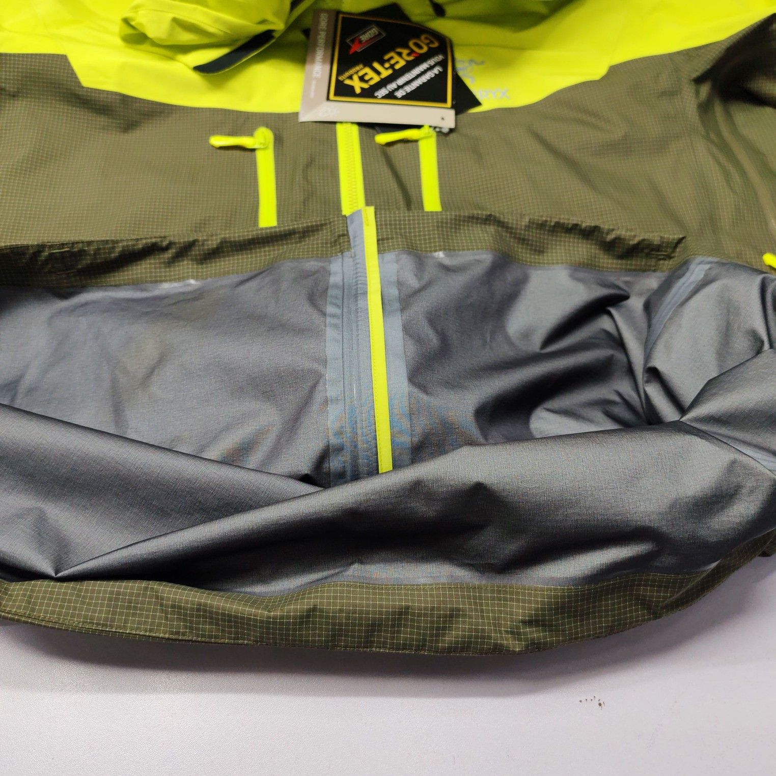Arc'teryx Arc'teryx Alpha GORE-TEX Jacket Size L Size US L / EU 52-54 / 3 - 13 Thumbnail