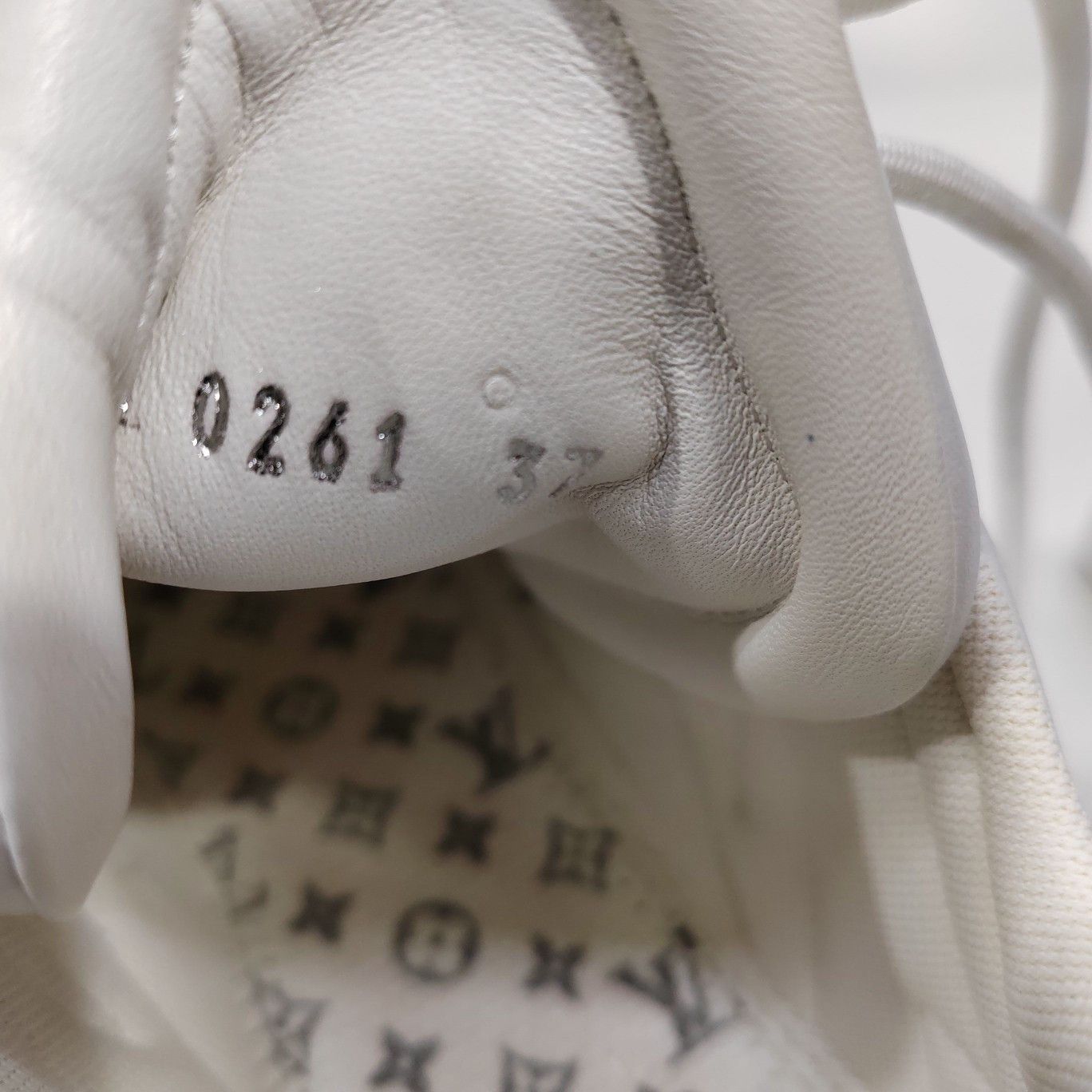 Louis Vuitton Louis Vuitton White Green Archlight Sneakers 37 Size US 7 / IT 37 - 12 Thumbnail