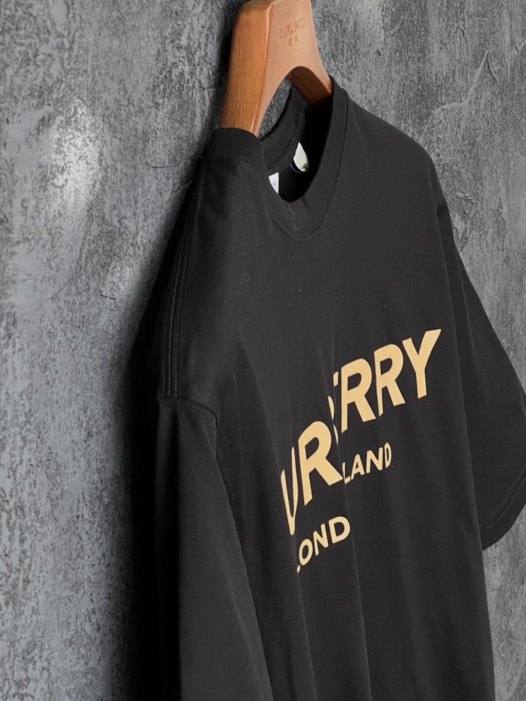 Burberry Burberry Retro Printed T-Shirt m Men Size US M / EU 48-50 / 2 - 5 Thumbnail