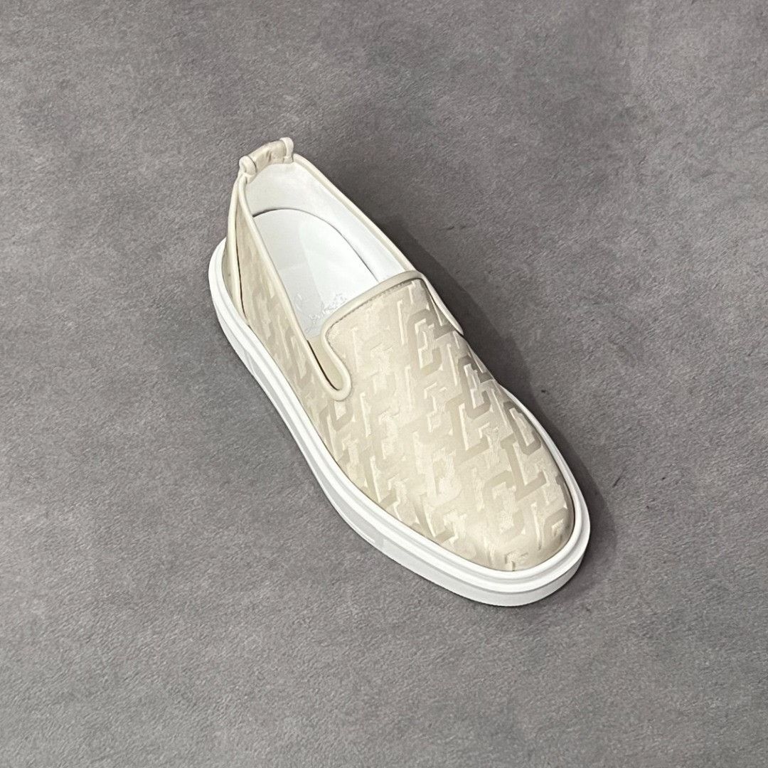 Christian Louboutin Christian Louboutin Leather White Lowtop Sneakers 6 Men Size US 6 / EU 39 - 5 Thumbnail