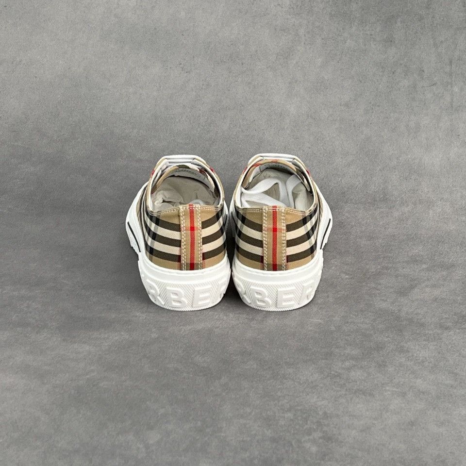 Burberry Burberry Casual Plaid Lowtop Sneakers 7 Men Size US 7 / EU 40 - 8 Thumbnail