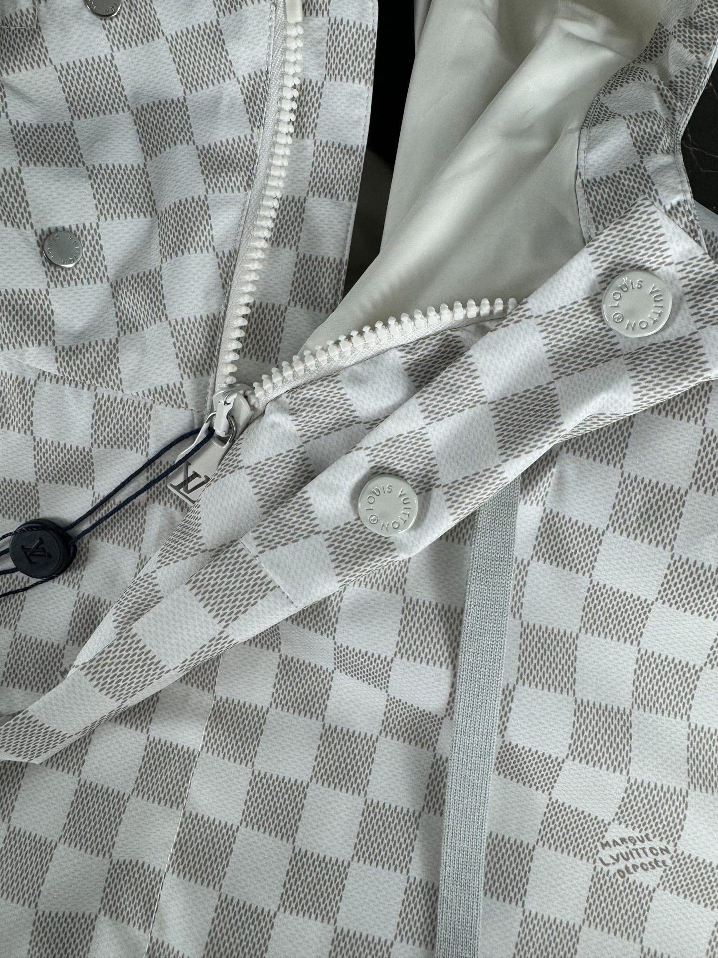Louis Vuitton Louis Vuitton Checkered Light Jacket m Men Size US M / EU 48-50 / 2 - 3 Thumbnail