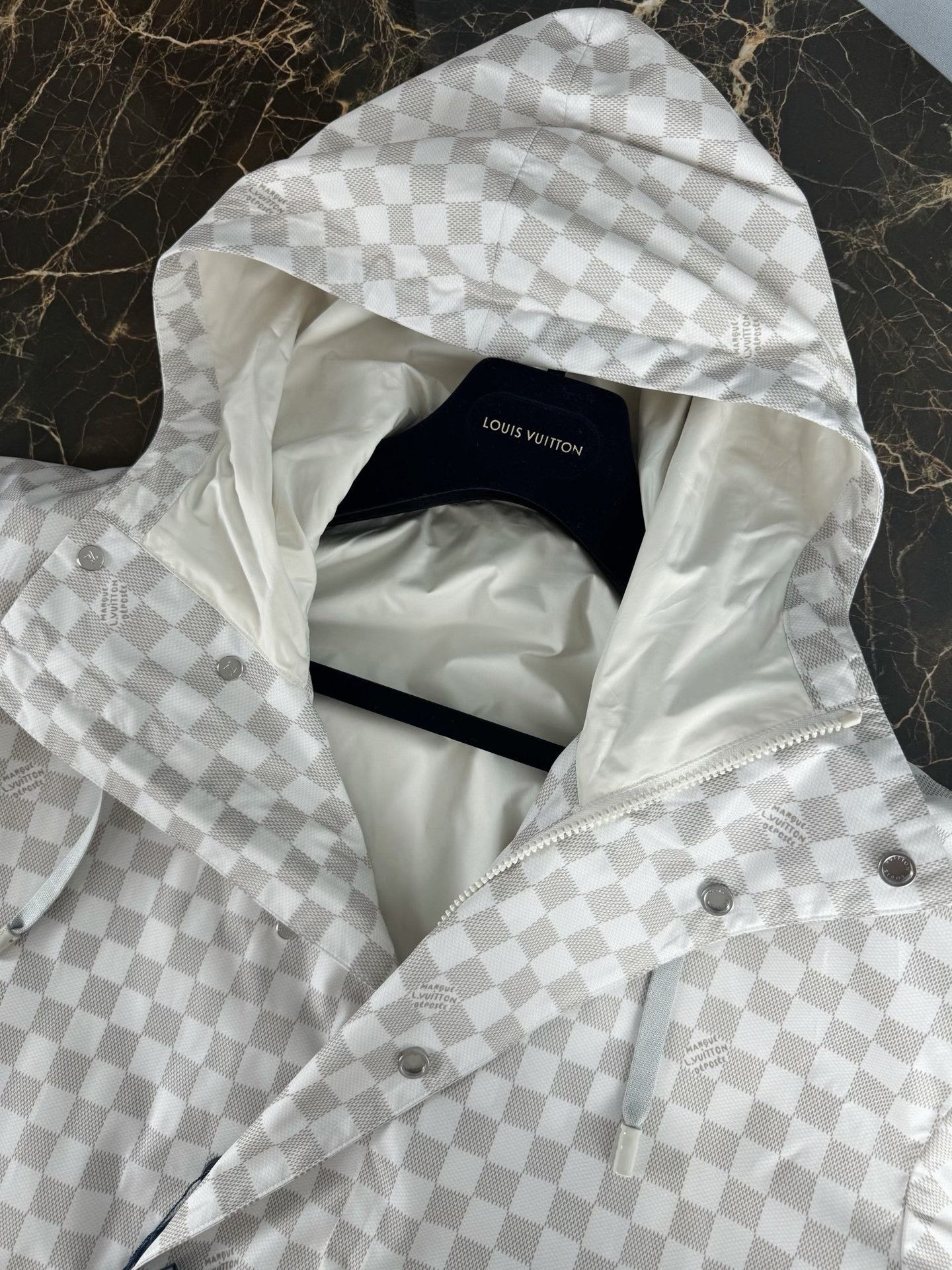 Louis Vuitton Louis Vuitton Checkered Light Jacket m Men Size US M / EU 48-50 / 2 - 2 Thumbnail