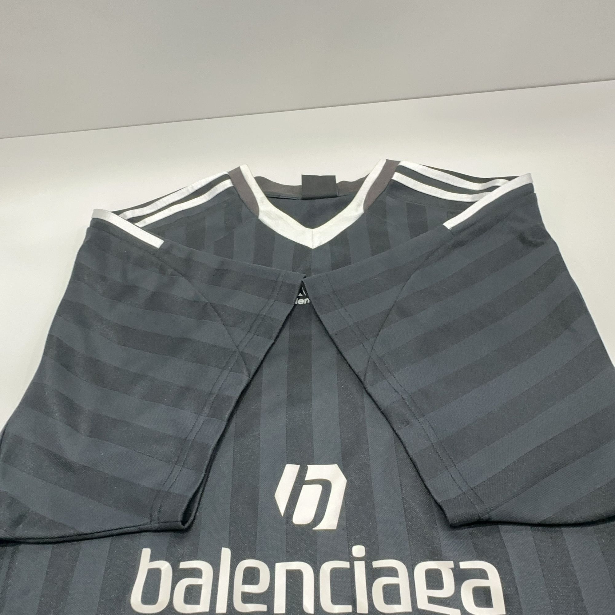 Balenciaga Balenciaga x adidas Striped Soccer Jersey Size 2 Size US M / EU 48-50 / 2 - 11 Thumbnail