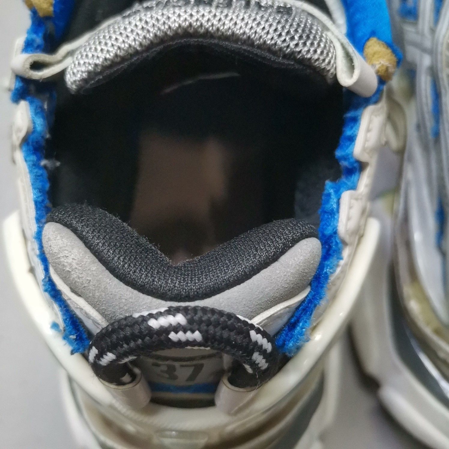 Balenciaga Balenciaga Distressed Runner Sneakers 37 Size US 7 / IT 37 - 11 Thumbnail
