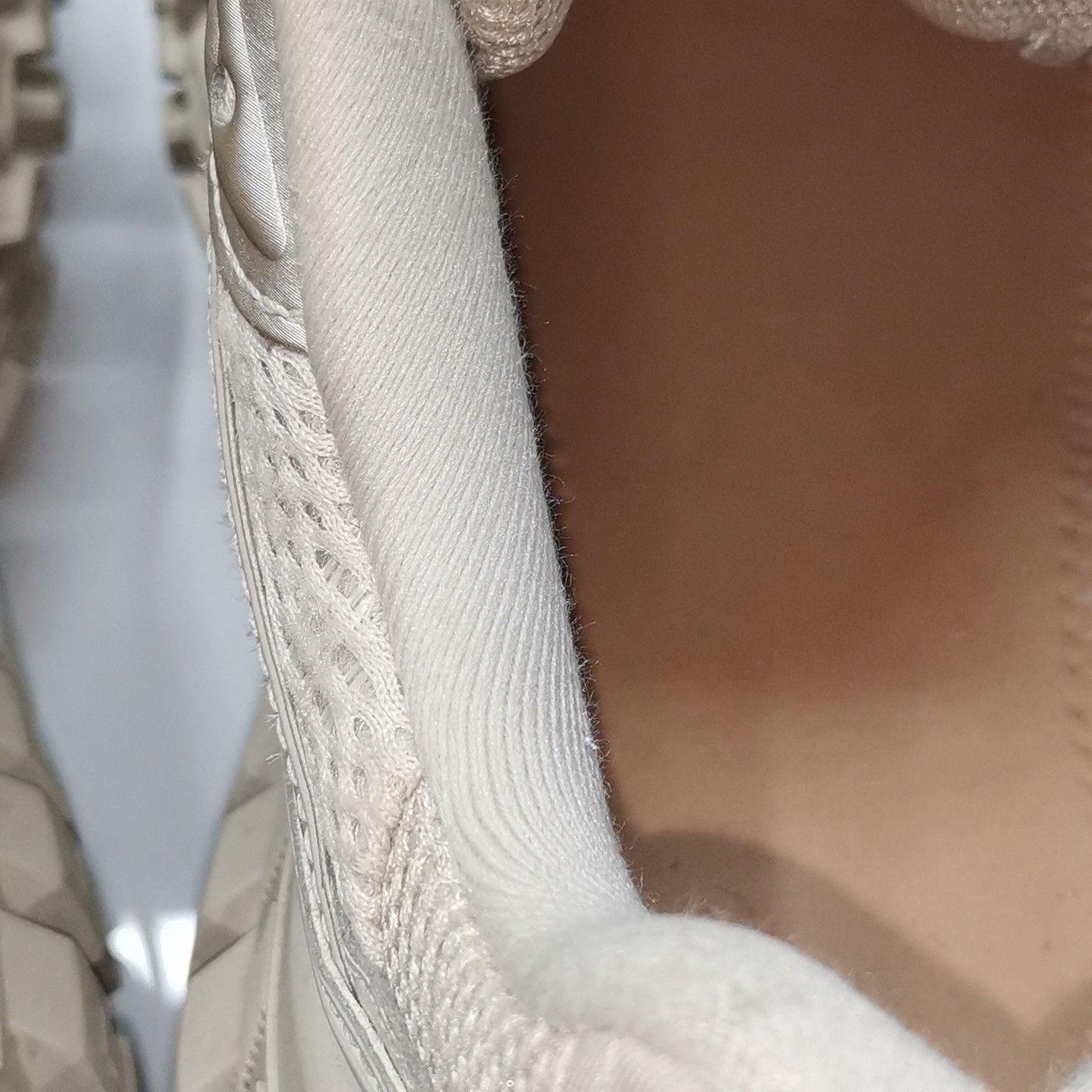 Balenciaga Balenciaga Beige Bouncer Tire Sneakers 40 Size US 7 / EU 40 - 11 Thumbnail
