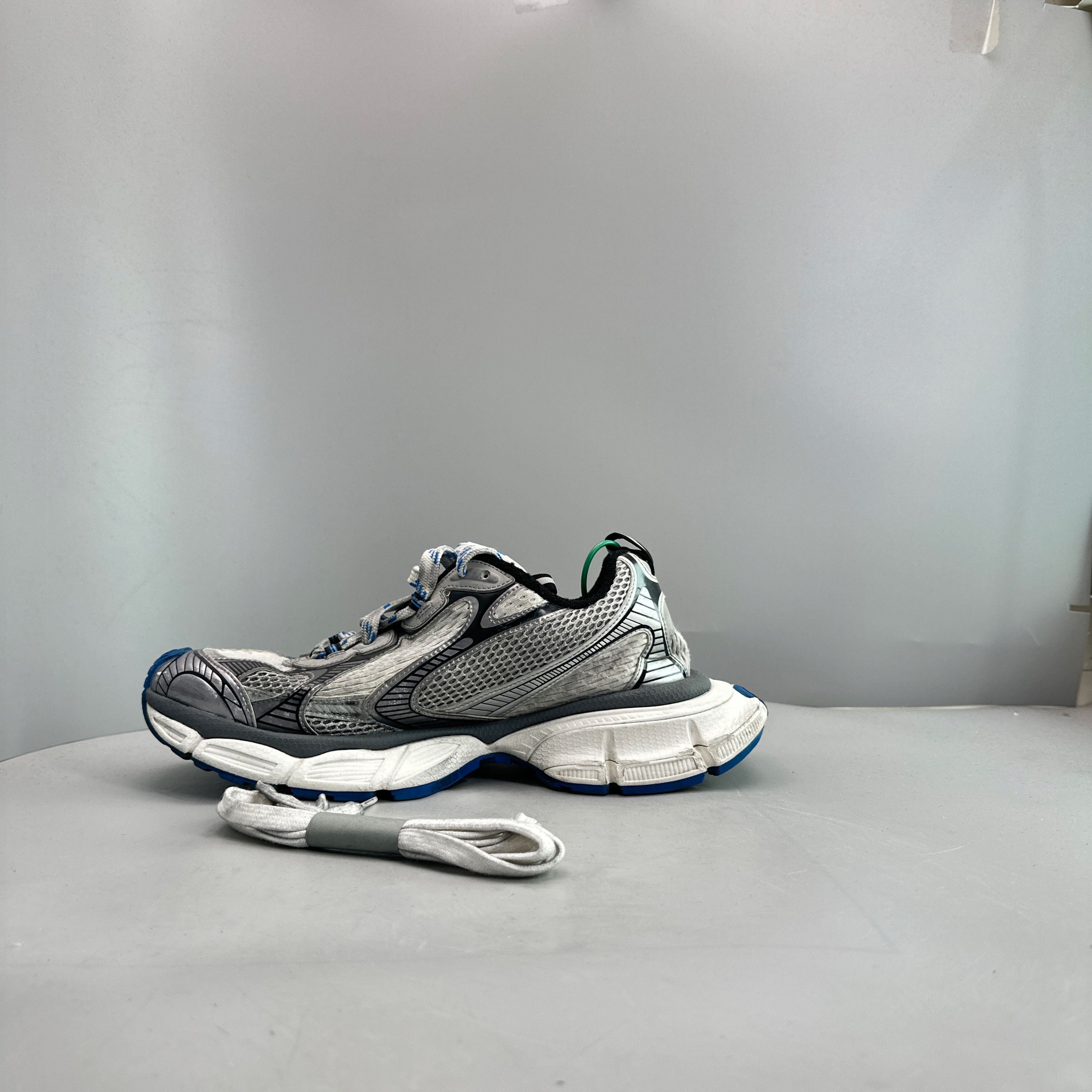 Balenciaga Balenciaga Grey 3XL Low-Top Sneakers 43 Size US 10 / EU 43 - 11 Thumbnail