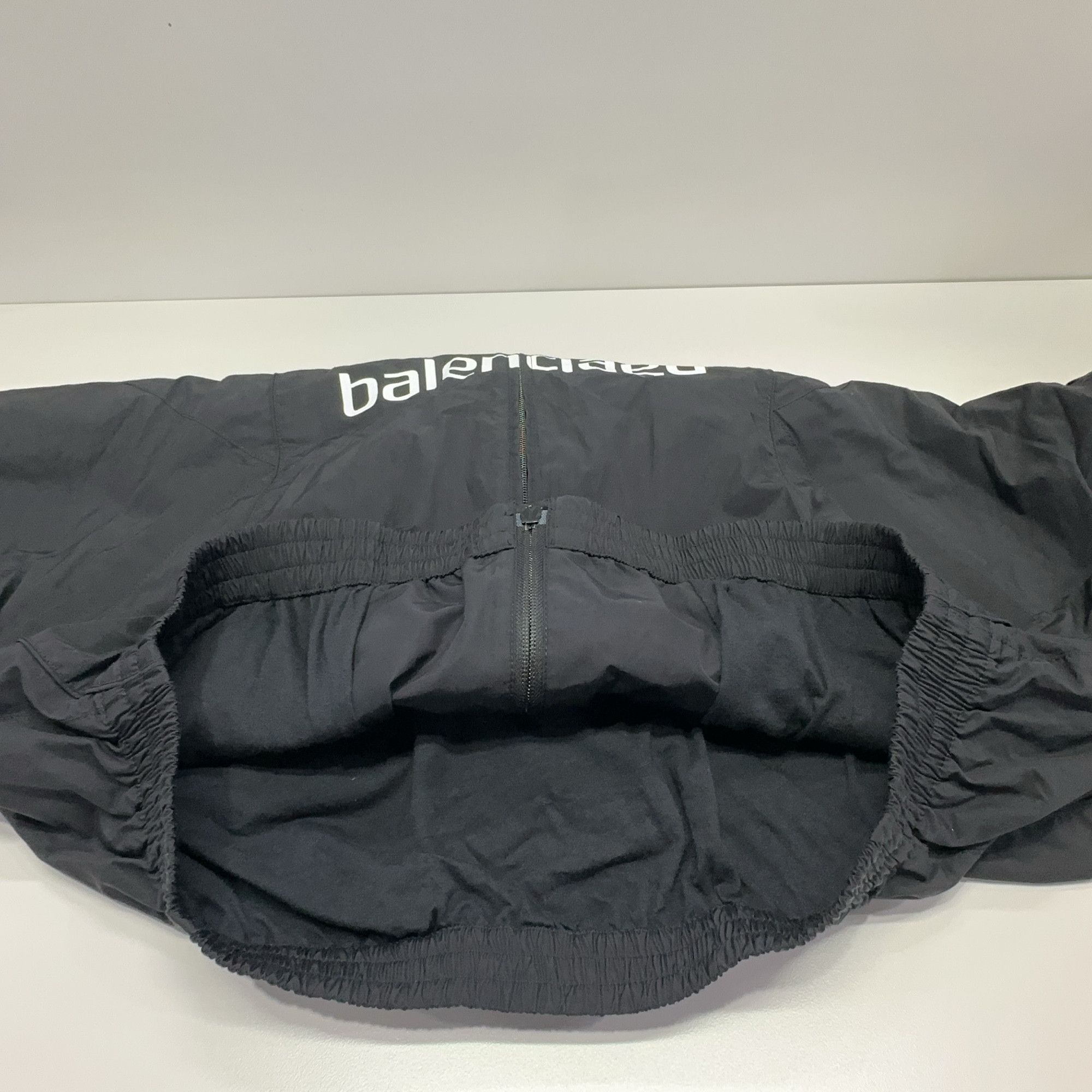 Balenciaga Balenciaga Dubai Logo Zip Track Jacket Size 44 Size US S / EU 44-46 / 1 - 12 Thumbnail
